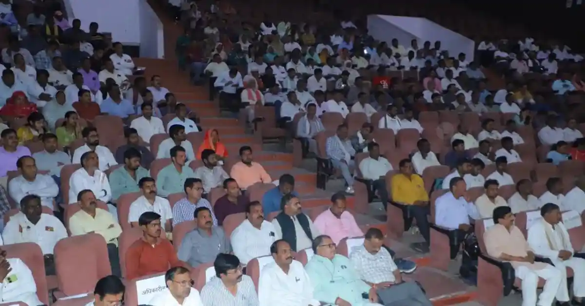 पंचायतीराज जन संवाद आगरा, एसपी सिंह बघेल कार्यक्रम, सूरसदन आगरा न्यूज, ग्राम प्रधान सम्मान समारोह, टीबी मुक्त पंचायत यूपी, ग्रामीण विकास उत्तर प्रदेश, पंचायत विभाग कार्यक्रम, यूपी सरकार 9 साल उपलब्धियां, agra latest news hindi, rural development up government, panchayati raj event india, government schemes awareness up