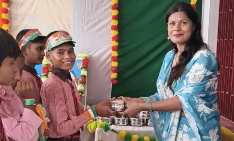 NMMS परीक्षा परिणाम आगरा 2026, फतेहाबाद छात्र करन सफलता, सांकुरी खुर्द विद्यालय NMMS परिणाम, सरकारी स्कूल छात्रवृत्ति परीक्षा आगरा, NMMS scholarship student Agra news, ग्रामीण छात्र सफलता आगरा, छात्रवृत्ति परीक्षा 43वीं रैंक, साधना सिंह शिक्षक मार्गदर्शन, fatehabad agra nmms topper news, government school student success story Agra