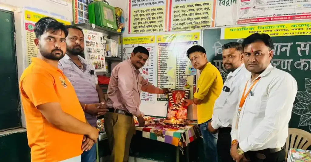 कछपुरा विद्यालय विदाई समारोह, आगरा स्कूल न्यूज, छात्र सम्मान कार्यक्रम, प्राथमिक विद्यालय इवेंट, 11000 अनुदान समाचार, खेरागढ़ शिक्षा समाचार, ग्रामीण स्कूल कार्यक्रम, school farewell ceremony agra, agra latest education news hindi, student award function up, rural education event india
