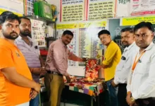 कछपुरा विद्यालय विदाई समारोह, आगरा स्कूल न्यूज, छात्र सम्मान कार्यक्रम, प्राथमिक विद्यालय इवेंट, 11000 अनुदान समाचार, खेरागढ़ शिक्षा समाचार, ग्रामीण स्कूल कार्यक्रम, school farewell ceremony agra, agra latest education news hindi, student award function up, rural education event india