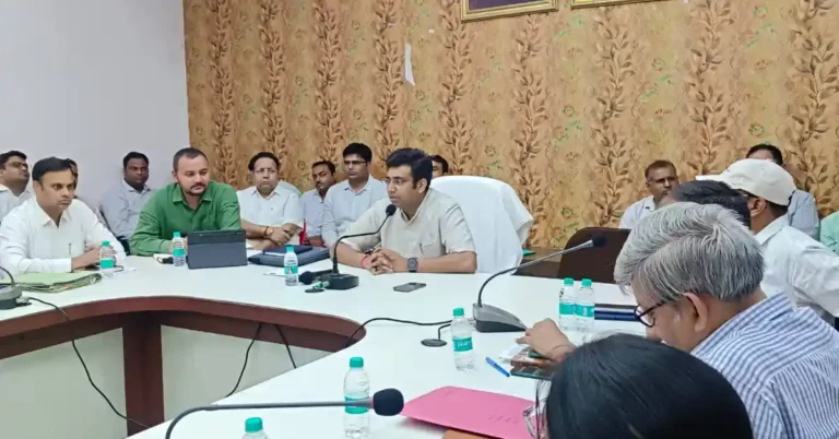 डीएम अरविंद मल्लप्पा बंगारी की IGRS समीक्षा बैठक