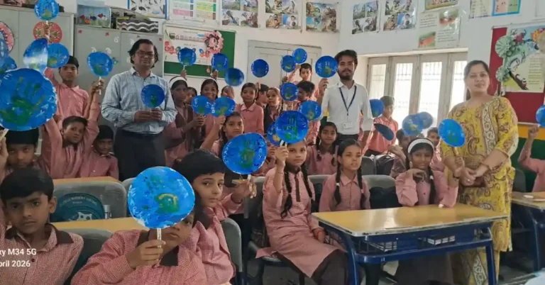 कंपोजिट विद्यालय श्यामा देवी में पृथ्वी दिवस पर कार्यक्रम, बच्चों ने दिया ‘पेड़ लगाओ पृथ्वी बचाओ’ संदेश