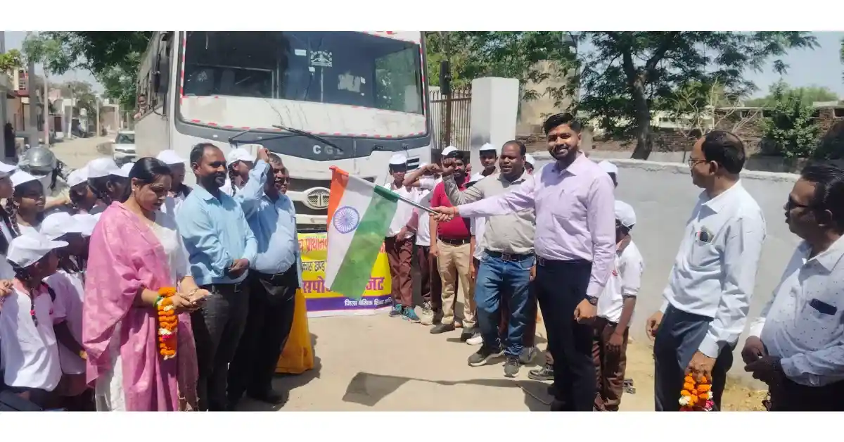 पीएम श्री उच्च प्राथमिक विद्यालय बल्हेरा, ADRDE आगरा भ्रमण, बल्हेरा विद्यालय छात्र, विज्ञान लैब उद्घाटन, ICT लैब स्कूल, पीएम श्री विद्यालय कार्यक्रम, छात्र शैक्षिक भ्रमण, आगरा शिक्षा समाचार, school educational tour india, agra latest education news hindi, science lab inauguration up, student exposure visit adrde