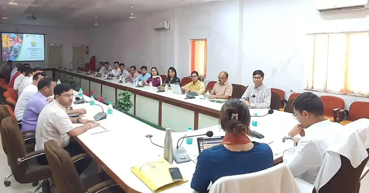 आगरा: डीएम मनीष बंसल की डीटीएफ बैठक, स्कूल चलो अभियान तेज करने के निर्देश, बीईओ करेंगे रोज निरीक्षण