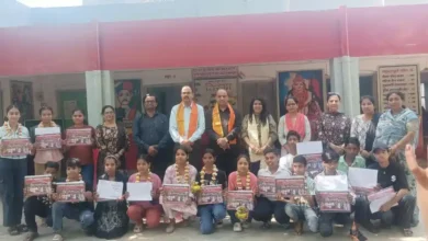 स्कूल चलो अभियान आगरा, श्यामा देवी विद्यालय कार्यक्रम, परीक्षा फल वितरण स्कूल, पुस्तक वितरण कार्यक्रम, छात्र सम्मान समारोह, आगरा शिक्षा समाचार, ड्रॉपआउट रेट जागरूकता, school chalo abhiyan up, agra latest education news hindi, student result distribution india, rural school awareness rally