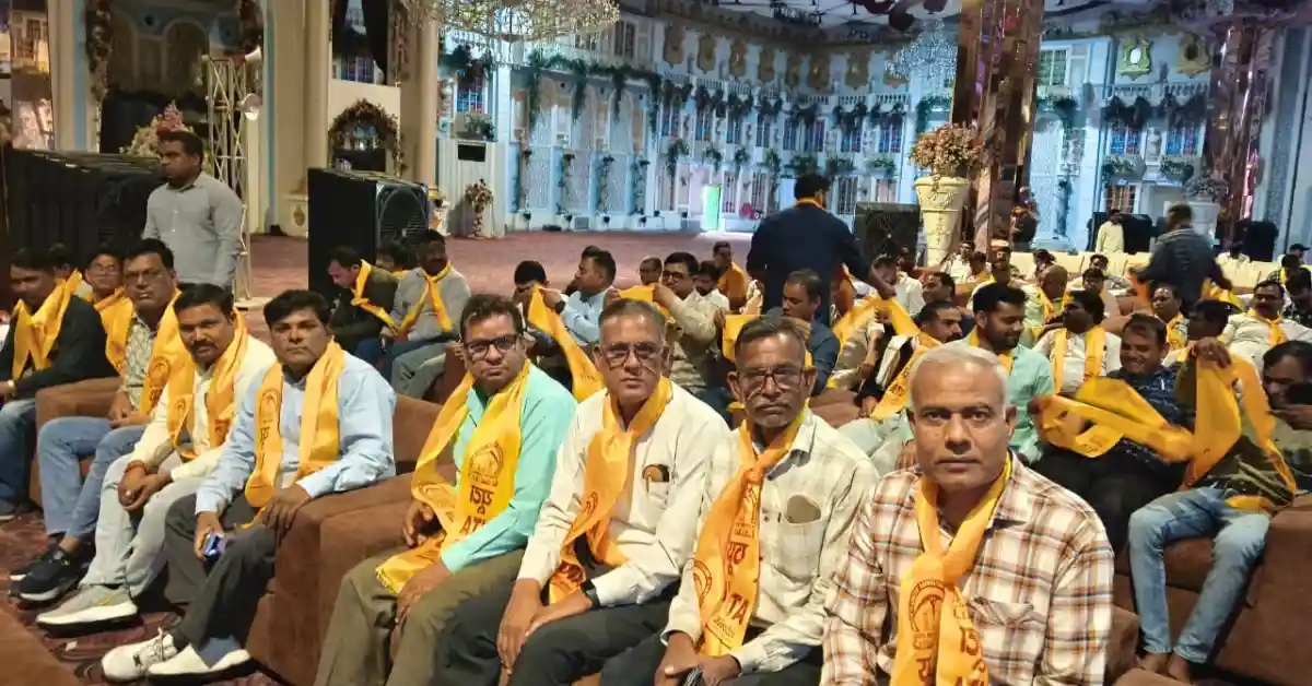 उपमुख्यमंत्री केशव प्रसाद मौर्य, keshav prasad maurya agra visit, agra political news hindi, up deputy cm news, teacher convention uta agra, agra latest news hindi, keshav maurya speech agra, government school education up, up politics news 2026, beema conference agra, lic development officers meeting, samrat ashok jayanti agra, nishad samaj program agra, yogi government schemes up, hindi news agra politics, education reform up government