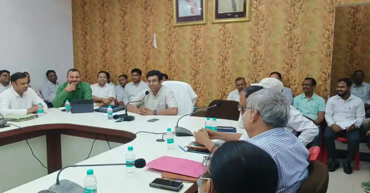 डीएम अरविंद मल्लप्पा बंगारी की IGRS समीक्षा बैठक