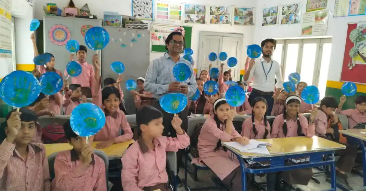 कंपोजिट विद्यालय श्यामा देवी में पृथ्वी दिवस पर कार्यक्रम, बच्चों ने दिया ‘पेड़ लगाओ पृथ्वी बचाओ’ संदेश