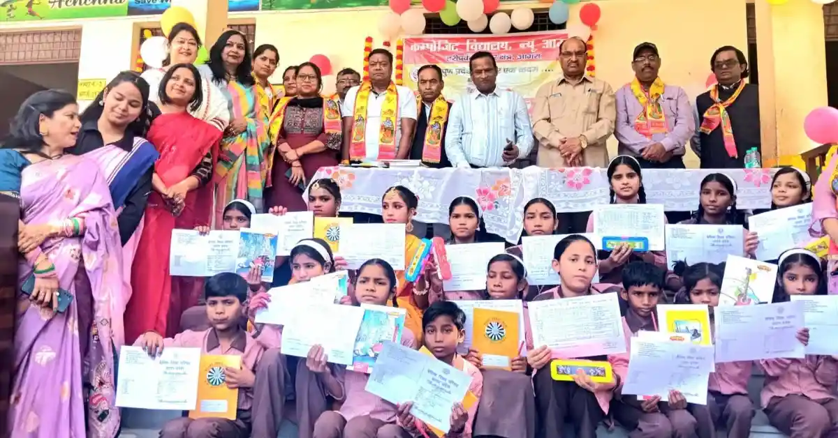 कंपोजिट विद्यालय न्यू आगरा, shiksha chaupal agra, composite vidyalaya new agra news, school chalo abhiyan up, agra education news hindi, nav pravesh students welcome, government school event india, primary school admission campaign, education awareness program agra, up basic shiksha news, school enrollment drive india, composite school agra news, student welcome ceremony india, free education scheme up, hindi news agra school, shiksha chaupal program up