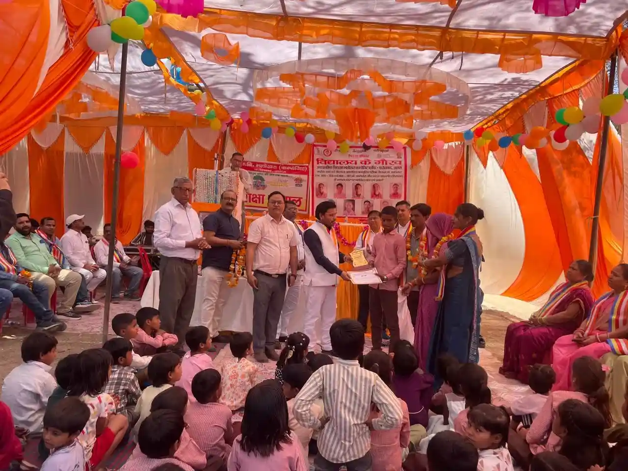 भलोखरा विद्यालय कार्यक्रम, शिक्षा चौपाल आगरा, वार्षिकोत्सव स्कूल न्यूज़, छात्र सम्मान समारोह आगरा, NMMS छात्र सफलता, अटल आवासीय विद्यालय परीक्षा, agra education news hindi, government school event up, rural education awareness india, school annual function agra