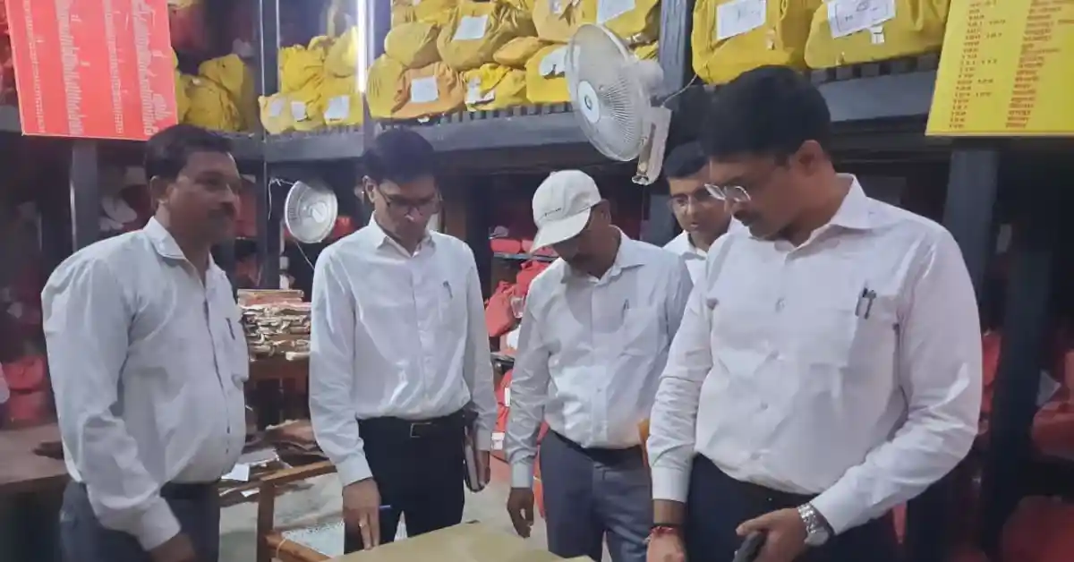 आगरा के नए डीएम मनीष बंसल