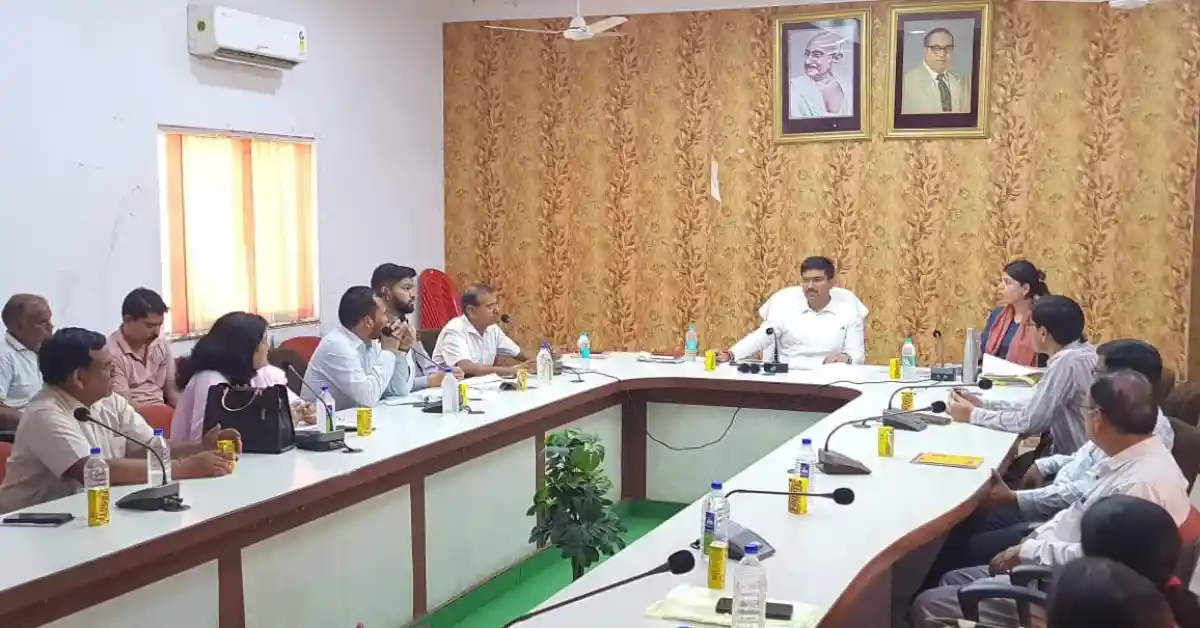 आगरा डीएम मनीष बंसल, माध्यमिक शिक्षा समीक्षा बैठक आगरा, स्कूल निर्माण कार्य देरी, आगरा शिक्षा विभाग खबर, डीएम निर्देश विद्यालय आगरा, प्रोजेक्ट अलंकार आगरा, सरकारी स्कूल विकास कार्य, पीएम श्री इंटर कॉलेज शाहगंज, शिक्षा संकुल भवन निर्माण, आगरा शिक्षा समाचार हिंदी, स्कूल बाउंड्री वॉल निर्माण, माध्यमिक विद्यालय आगरा, शिक्षा विभाग समीक्षा बैठक, सरकारी योजनाएं स्कूल आगरा, आगरा लेटेस्ट शिक्षा खबर