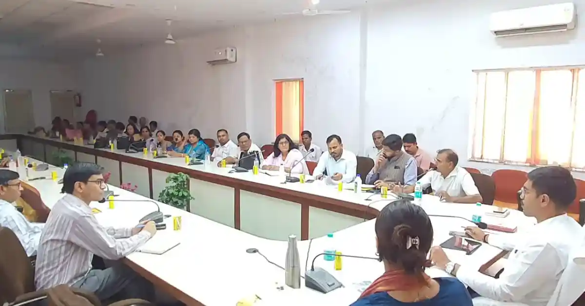 आगरा डीएम मनीष बंसल, माध्यमिक शिक्षा समीक्षा बैठक आगरा, स्कूल निर्माण कार्य देरी, आगरा शिक्षा विभाग खबर, डीएम निर्देश विद्यालय आगरा, प्रोजेक्ट अलंकार आगरा, सरकारी स्कूल विकास कार्य, पीएम श्री इंटर कॉलेज शाहगंज, शिक्षा संकुल भवन निर्माण, आगरा शिक्षा समाचार हिंदी, स्कूल बाउंड्री वॉल निर्माण, माध्यमिक विद्यालय आगरा, शिक्षा विभाग समीक्षा बैठक, सरकारी योजनाएं स्कूल आगरा, आगरा लेटेस्ट शिक्षा खबर