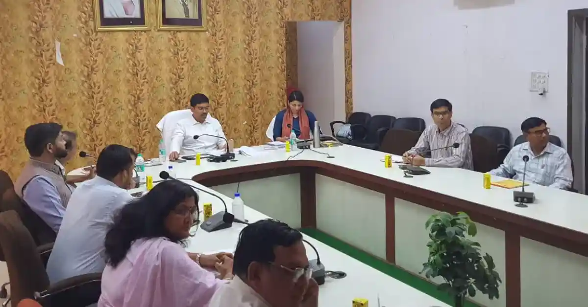 आगरा डीएम मनीष बंसल, माध्यमिक शिक्षा समीक्षा बैठक आगरा, स्कूल निर्माण कार्य देरी, आगरा शिक्षा विभाग खबर, डीएम निर्देश विद्यालय आगरा, प्रोजेक्ट अलंकार आगरा, सरकारी स्कूल विकास कार्य, पीएम श्री इंटर कॉलेज शाहगंज, शिक्षा संकुल भवन निर्माण, आगरा शिक्षा समाचार हिंदी, स्कूल बाउंड्री वॉल निर्माण, माध्यमिक विद्यालय आगरा, शिक्षा विभाग समीक्षा बैठक, सरकारी योजनाएं स्कूल आगरा, आगरा लेटेस्ट शिक्षा खबर