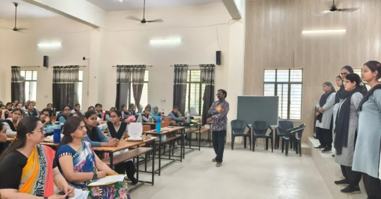 डायट आगरा कार्यशाला, नाटक आधारित शिक्षण, आर्ट इंटीग्रेशन इन टीचिंग एंड लर्निंग, अनिरुद्ध यादव, शिक्षण में नाटक का महत्व, रंगमंच आधारित शिक्षा, अभिनय द्वारा शिक्षण, पंच परमेश्वर नाटक, नमक का दरोगा प्रस्तुति, श्रवण कुमार कहानी, कला समेकित शिक्षण, नई शिक्षा नीति 2020, शिक्षक प्रशिक्षण कार्यक्रम, डीएलएड प्रशिक्षु, रचनात्मक शिक्षण तकनीक, शिक्षा में कला का उपयोग, डॉ मनोज कुमार वार्ष्णेय, डॉ प्रज्ञा शर्मा, आगरा शिक्षा समाचार, डायट आगरा न्यूज़, शिक्षण में नवाचार, कक्षा शिक्षण को रोचक बनाने के उपाय, अनुभवात्मक शिक्षा, शिक्षक कौशल विकास, हिंदी शिक्षा समाचार, कला आधारित शिक्षा, नाट्य कला प्रशिक्षण, रंगमंच कार्यशाला आगरा, विद्यार्थियों की रचनात्मकता, स्मार्ट टीचिंग मेथड्स