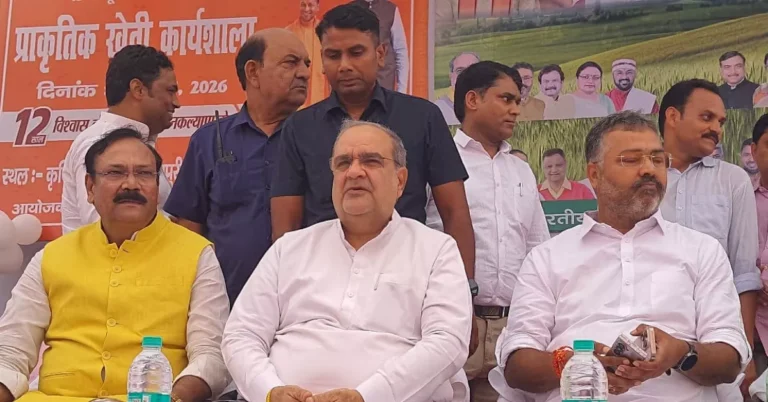 Agra Breaking: आगरा में प्राकृतिक खेती कार्यशाला का आयोजन, किसानों को मिली नई तकनीकों की जानकारी, प्रगतिशील कृषक सम्मानित प्राकृतिक खेती कार्यशाला, कृषि विज्ञान केंद्र बिचपुरी, आगरा किसान समाचार, प्राकृतिक खेती आगरा, भूपेंद्र सिंह चौधरी, राजकुमार चाहर, किसान सम्मान समारोह, प्रगतिशील किसान सम्मानित, जैविक खेती, प्राकृतिक कृषि, कृषि विभाग आगरा, किसान जागरूकता कार्यक्रम, कृषि विकास प्रदर्शनी, किसान कल्याण योजना, कृषि विज्ञान केंद्र आगरा, बिचपुरी समाचार, प्राकृतिक खेती के लाभ, रासायनिक उर्वरक के नुकसान, जैविक खाद, गोबर खाद, टिकाऊ कृषि, पर्यावरण संरक्षण, मृदा स्वास्थ्य, खेती में नवाचार, कृषि तकनीक, किसान प्रशिक्षण कार्यक्रम, कृषि विशेषज्ञ, किसान समृद्धि आयोग, कृषि विभाग उत्तर प्रदेश, कृषि योजनाएं, पीएम किसान सम्मान निधि, पीएम कुसुम योजना, कृषि यंत्रीकरण योजना, मृदा स्वास्थ्य कार्ड, फसल उत्पादन, कृषि जागरूकता अभियान, खेती की नई तकनीक, रागी मिनीकिट वितरण, ट्रैक्टर वितरण, किसान सम्मेलन आगरा, कृषि प्रदर्शनी, ग्रामीण विकास, किसान आय बढ़ाने के उपाय, प्राकृतिक खेती मॉडल, पर्यावरण अनुकूल खेती, स्वस्थ खाद्यान्न उत्पादन, आगरा लेटेस्ट न्यूज, उत्तर प्रदेश कृषि समाचार, Google Discover Hindi News, Agriculture News Hindi.