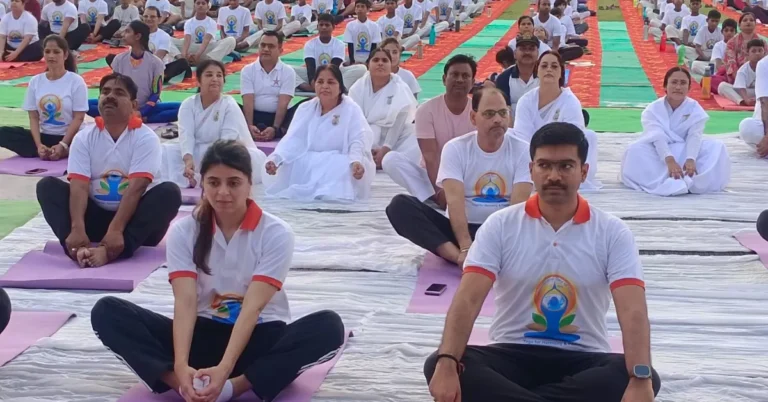 अंतरराष्ट्रीय योग दिवस 2026, योग दिवस आगरा, एकलव्य स्टेडियम आगरा, एसपी सिंह बघेल, बेबी रानी मौर्य, मनीष बंसल, योग फॉर हेल्दी एजिंग, International Yoga Day 2026, Agra Yoga Day, सामूहिक योगाभ्यास, योग कार्यक्रम आगरा, योग दिवस समारोह, योग से स्वास्थ्य, योग से निरोग, प्रधानमंत्री नरेंद्र मोदी, योग जागरूकता अभियान, आयुष विभाग आगरा, योग सप्ताह 2026, आगरा समाचार, आगरा लेटेस्ट न्यूज, स्वास्थ्य समाचार, योग के लाभ, योग और स्वास्थ्य, योगाभ्यास कार्यक्रम, पालीवाल पार्क योग कार्यक्रम, हेमलता दिवाकर कुशवाह, पुरुषोत्तम खंडेलवाल, यूपी योग दिवस, योग दिवस थीम 2026, Healthy Ageing Yoga, Common Yoga Protocol, योग प्रशिक्षक केपी सिंह, भारतीय योग संस्थान, पतंजलि योगपीठ, गायत्री परिवार, ब्रह्माकुमारी, आर्ट ऑफ लिविंग, हार्टफुलनेस, योग संस्कृति भारत, फिट इंडिया, स्वस्थ भारत अभियान, जनकल्याण कार्यक्रम, उत्तर प्रदेश समाचार, ताज नगरी आगरा, योग दिवस आयोजन, Google Discover News, Hindi News Agra, Wellness News Hindi, Yoga News India, International Yoga Day Celebration, Agra District News, Yoga for Healthy Ageing Theme.