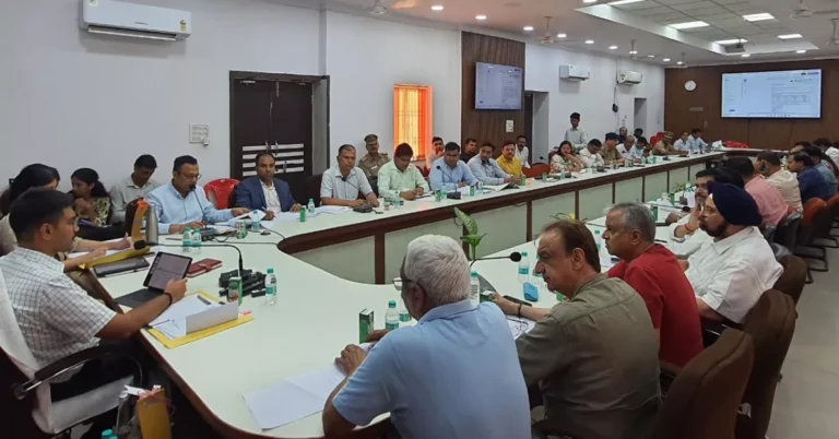 आगरा समाचार, आगरा न्यूज, डीएम मनीष बंसल, मनीष बंसल आगरा, जिला उद्योग बंधु समिति, उद्योग बंधु बैठक, उद्योग बंधु समिति आगरा, फाउंड्री नगर आगरा, फाउंड्री नगर बस स्टेशन, फाउंड्री नगर औद्योगिक क्षेत्र, आगरा उद्योग समाचार, औद्योगिक विकास आगरा, औद्योगिक क्षेत्र, औद्योगिक इकाइयां, बिजली आपूर्ति, लाइन ट्रिपिंग, गढ़ी महासिंह सब स्टेशन, एत्मादपुर, इंसुलेटेड कंडक्टर, सड़क निर्माण, नाली निर्माण, औद्योगिक सड़क, नगर निगम आगरा, जल निगम, अतिक्रमण हटाओ, सफाई अभियान, ट्रैफिक व्यवस्था, बस संचालन आगरा, यूपी रोडवेज बस, ओडीओपी आगरा, जरी जरदोजी, जरी जरदोजी ओडीओपी, वन डिस्ट्रिक्ट वन प्रोडक्ट, उद्योग विभाग उत्तर प्रदेश, उपायुक्त उद्योग शैलेन्द्र सिंह, मुख्य विकास अधिकारी प्रतिभा सिंह, अपर नगर आयुक्त शिशिर कुमार, निवेश, रोजगार, एमएसएमई, MSME News, औद्योगिक नीति, उत्तर प्रदेश उद्योग, आगरा लेटेस्ट न्यूज, उत्तर प्रदेश समाचार, Google Discover News, Hindi News Today, Agra Latest News, Industrial Development News