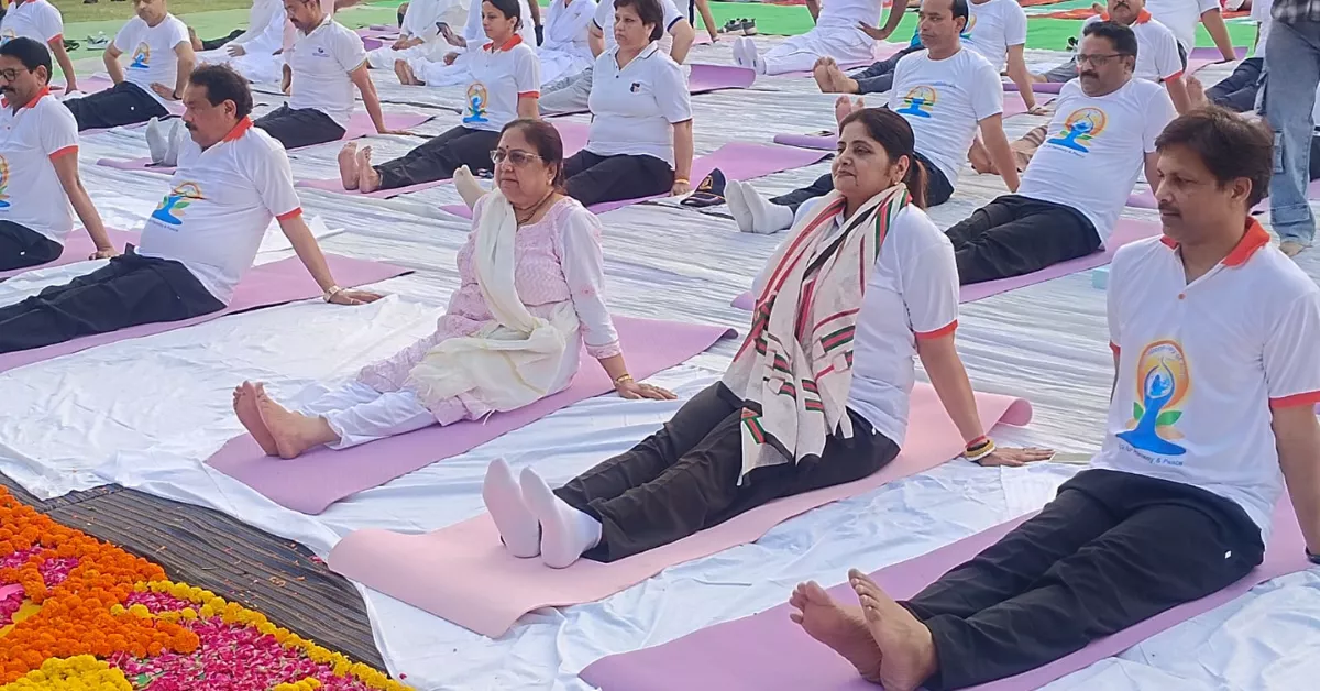 अंतरराष्ट्रीय योग दिवस 2026, योग दिवस आगरा, एकलव्य स्टेडियम आगरा, एसपी सिंह बघेल, बेबी रानी मौर्य, मनीष बंसल, योग फॉर हेल्दी एजिंग, International Yoga Day 2026, Agra Yoga Day, सामूहिक योगाभ्यास, योग कार्यक्रम आगरा, योग दिवस समारोह, योग से स्वास्थ्य, योग से निरोग, प्रधानमंत्री नरेंद्र मोदी, योग जागरूकता अभियान, आयुष विभाग आगरा, योग सप्ताह 2026, आगरा समाचार, आगरा लेटेस्ट न्यूज, स्वास्थ्य समाचार, योग के लाभ, योग और स्वास्थ्य, योगाभ्यास कार्यक्रम, पालीवाल पार्क योग कार्यक्रम, हेमलता दिवाकर कुशवाह, पुरुषोत्तम खंडेलवाल, यूपी योग दिवस, योग दिवस थीम 2026, Healthy Ageing Yoga, Common Yoga Protocol, योग प्रशिक्षक केपी सिंह, भारतीय योग संस्थान, पतंजलि योगपीठ, गायत्री परिवार, ब्रह्माकुमारी, आर्ट ऑफ लिविंग, हार्टफुलनेस, योग संस्कृति भारत, फिट इंडिया, स्वस्थ भारत अभियान, जनकल्याण कार्यक्रम, उत्तर प्रदेश समाचार, ताज नगरी आगरा, योग दिवस आयोजन, Google Discover News, Hindi News Agra, Wellness News Hindi, Yoga News India, International Yoga Day Celebration, Agra District News, Yoga for Healthy Ageing Theme.