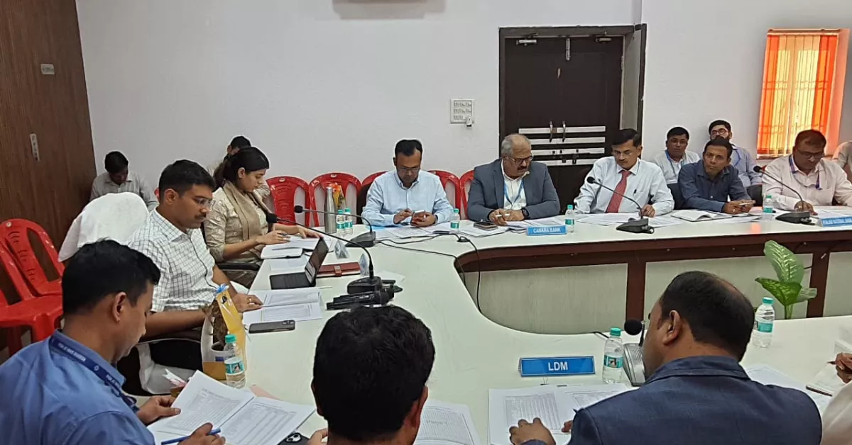 आगरा समाचार, आगरा न्यूज, डीएम मनीष बंसल, मनीष बंसल आगरा, डीसीसी बैठक आगरा, डीएलआरसी बैठक, जिला परामर्शदात्री समिति, जिला स्तरीय समीक्षा समिति, बैंक समीक्षा बैठक, साइबर फ्रॉड जागरूकता, डिजिटल अरेस्ट, साइबर सुरक्षा, मुद्रा लोन, पीएम मुद्रा योजना, स्वयं सहायता समूह, जनधन योजना, वित्तीय समावेशन, बैंकिंग सेवाएं, शिक्षा ऋण, पीएम स्वनिधि योजना, किसान क्रेडिट कार्ड, मुख्यमंत्री युवा उद्यमी विकास योजना, मुख्यमंत्री माटीकला रोजगार योजना, ग्रामोद्योग रोजगार योजना, एनआरएलएम, ओडीओपी, ऋण जमा अनुपात, सीडी रेशियो, आरबीआई, बैंक ऋण, बैंकिंग समाचार, आगरा कलेक्ट्रेट, मुख्य विकास अधिकारी प्रतिभा सिंह, ऋषिकेश बनर्जी, संदीप मिश्रा आरबीआई, उत्तर प्रदेश बैंकिंग, सरकारी योजनाएं, स्वरोजगार योजना, वित्तीय साक्षरता, ग्रामीण बैंकिंग, महिला स्वयं सहायता समूह, आगरा लेटेस्ट न्यूज, उत्तर प्रदेश समाचार, Google Discover News, Hindi News Today, Agra Latest News
