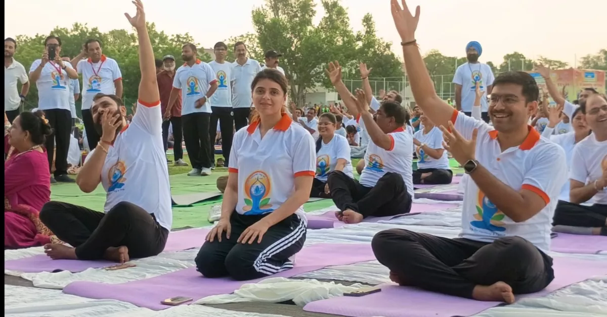 अंतरराष्ट्रीय योग दिवस 2026, योग दिवस आगरा, एकलव्य स्टेडियम आगरा, एसपी सिंह बघेल, बेबी रानी मौर्य, मनीष बंसल, योग फॉर हेल्दी एजिंग, International Yoga Day 2026, Agra Yoga Day, सामूहिक योगाभ्यास, योग कार्यक्रम आगरा, योग दिवस समारोह, योग से स्वास्थ्य, योग से निरोग, प्रधानमंत्री नरेंद्र मोदी, योग जागरूकता अभियान, आयुष विभाग आगरा, योग सप्ताह 2026, आगरा समाचार, आगरा लेटेस्ट न्यूज, स्वास्थ्य समाचार, योग के लाभ, योग और स्वास्थ्य, योगाभ्यास कार्यक्रम, पालीवाल पार्क योग कार्यक्रम, हेमलता दिवाकर कुशवाह, पुरुषोत्तम खंडेलवाल, यूपी योग दिवस, योग दिवस थीम 2026, Healthy Ageing Yoga, Common Yoga Protocol, योग प्रशिक्षक केपी सिंह, भारतीय योग संस्थान, पतंजलि योगपीठ, गायत्री परिवार, ब्रह्माकुमारी, आर्ट ऑफ लिविंग, हार्टफुलनेस, योग संस्कृति भारत, फिट इंडिया, स्वस्थ भारत अभियान, जनकल्याण कार्यक्रम, उत्तर प्रदेश समाचार, ताज नगरी आगरा, योग दिवस आयोजन, Google Discover News, Hindi News Agra, Wellness News Hindi, Yoga News India, International Yoga Day Celebration, Agra District News, Yoga for Healthy Ageing Theme.