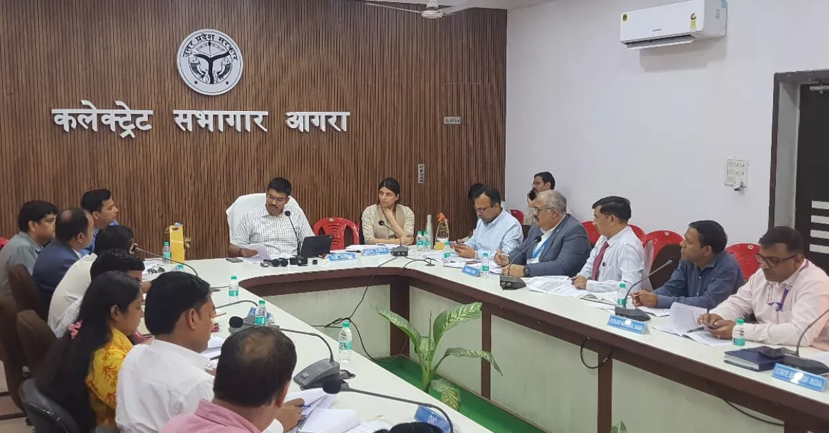 आगरा समाचार, आगरा न्यूज, डीएम मनीष बंसल, मनीष बंसल आगरा, डीसीसी बैठक आगरा, डीएलआरसी बैठक, जिला परामर्शदात्री समिति, जिला स्तरीय समीक्षा समिति, बैंक समीक्षा बैठक, साइबर फ्रॉड जागरूकता, डिजिटल अरेस्ट, साइबर सुरक्षा, मुद्रा लोन, पीएम मुद्रा योजना, स्वयं सहायता समूह, जनधन योजना, वित्तीय समावेशन, बैंकिंग सेवाएं, शिक्षा ऋण, पीएम स्वनिधि योजना, किसान क्रेडिट कार्ड, मुख्यमंत्री युवा उद्यमी विकास योजना, मुख्यमंत्री माटीकला रोजगार योजना, ग्रामोद्योग रोजगार योजना, एनआरएलएम, ओडीओपी, ऋण जमा अनुपात, सीडी रेशियो, आरबीआई, बैंक ऋण, बैंकिंग समाचार, आगरा कलेक्ट्रेट, मुख्य विकास अधिकारी प्रतिभा सिंह, ऋषिकेश बनर्जी, संदीप मिश्रा आरबीआई, उत्तर प्रदेश बैंकिंग, सरकारी योजनाएं, स्वरोजगार योजना, वित्तीय साक्षरता, ग्रामीण बैंकिंग, महिला स्वयं सहायता समूह, आगरा लेटेस्ट न्यूज, उत्तर प्रदेश समाचार, Google Discover News, Hindi News Today, Agra Latest News