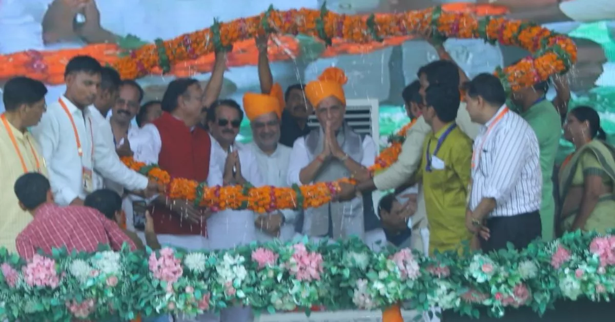 राजनाथ सिंह आगरा, महाराणा प्रताप प्रतिमा अनावरण, शमसाबाद आगरा समाचार, रक्षा मंत्री राजनाथ सिंह, महाराणा प्रताप जयंती, वीर शिरोमणि महाराणा प्रताप, आगरा जनसभा, राजनाथ सिंह भाषण, नरेंद्र मोदी सरकार 12 साल, डबल इंजन सरकार, राष्ट्रीय सुरक्षा, ऑपरेशन सिंदूर, पाकिस्तान आतंकवाद, सिंधु जल संधि, आयुष्मान भारत योजना, प्रधानमंत्री किसान सम्मान निधि, योगी आदित्यनाथ सरकार, उत्तर प्रदेश विकास, किसान कल्याण योजना, प्रधानमंत्री आवास योजना, जल जीवन मिशन, भारतीय सेना, भारत की वैश्विक प्रतिष्ठा, भाजपा जनसभा आगरा, एसपी सिंह बघेल, राजकुमार चाहर, नवीन जैन, योगेंद्र उपाध्याय, बेबी रानी मौर्य, धर्मवीर प्रजापति, डॉ जीएस धर्मेश, पुरुषोत्तम खंडेलवाल, भाजपा आगरा, आगरा राजनीति समाचार, उत्तर प्रदेश राजनीति, राष्ट्रवाद, भारतीय संस्कृति, महाराणा प्रताप इतिहास, स्वाभिमान और राष्ट्रभक्ति, आगरा हिंदी न्यूज, लेटेस्ट आगरा समाचार, भाजपा कार्यक्रम, शमसाबाद न्यूज, भारत विकास, मोदी सरकार उपलब्धियां, कानून व्यवस्था उत्तर प्रदेश, आत्मनिर्भर भारत, स्थानीय उत्पाद प्रोत्साहन, Google Discover Hindi News, Trending Political News Hindi, Agra Latest News.