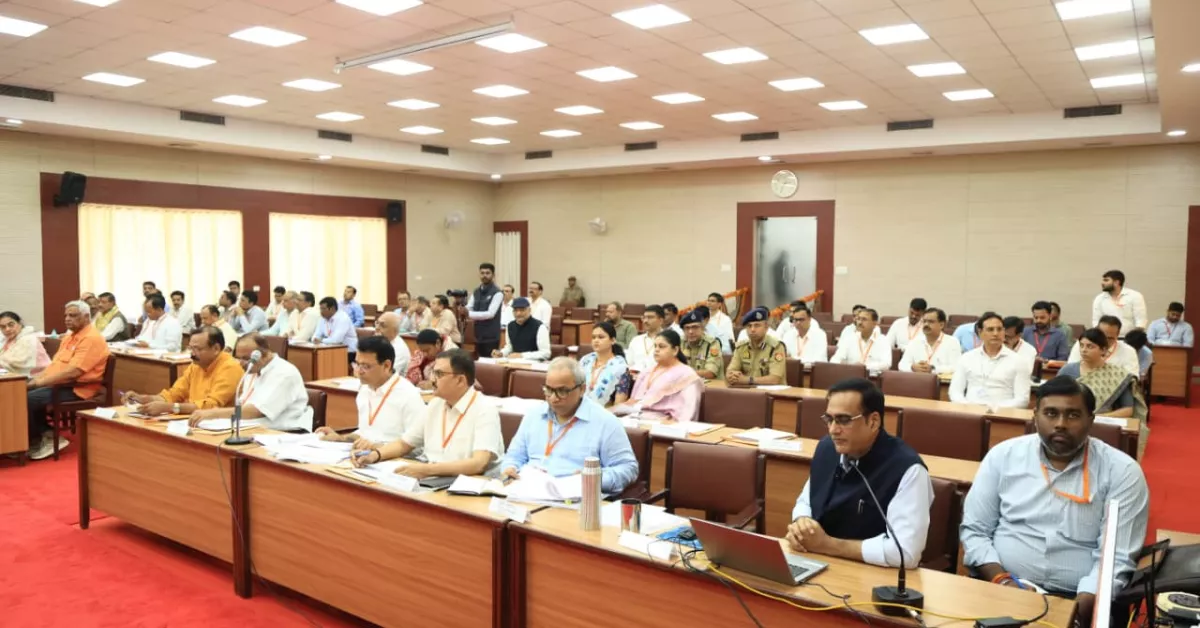 आगरा समाचार, मुख्यमंत्री योगी आदित्यनाथ, योगी आदित्यनाथ आगरा दौरा, सीएम योगी आगरा, आगरा विकास कार्य, पीडब्ल्यूडी समीक्षा बैठक, PWD उत्तर प्रदेश, सड़क निर्माण गुणवत्ता, घटिया निर्माण पर एफआईआर, इंजीनियर पर कार्रवाई, ठेकेदार पर कार्रवाई, आगरा मेट्रो, आगरा मेट्रो विस्तार, आगरा एयरपोर्ट विस्तार, खेरिया एयरपोर्ट, जल जीवन मिशन, रोड कटिंग, सड़क रीस्टोरेशन, सड़क चौड़ीकरण, सेतु निर्माण, मुख्यमंत्री समीक्षा बैठक, मनीष बंसल, मंडलायुक्त नगेंद्र प्रताप, केंद्रीय मंत्री एसपी सिंह बघेल, भूपेंद्र सिंह चौधरी, राजकुमार चाहर, बेबी रानी मौर्य, योगेंद्र उपाध्याय, जयवीर सिंह, नवीन जैन, प्रशांत पौनिया, राजकुमार गुप्ता भाजपा, आगरा कानून व्यवस्था, अवैध खनन, छुट्टा पशु समस्या, ग्रामीण सड़क, मेट्रो सिटी आगरा, विकास परियोजनाएं, उत्तर प्रदेश सरकार, यूपी विकास समाचार, आगरा लेटेस्ट न्यूज, उत्तर प्रदेश समाचार, Google Discover News, Hindi News Today, Agra Latest News, Uttar Pradesh News, Infrastructure News, Development News India, PWD News Hindi, CM Yogi Latest News, Agra Development Projects, Metro City Agra.