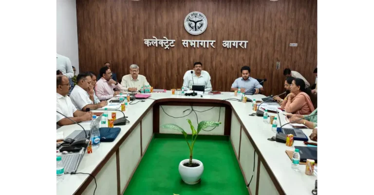 Agra Breaking: आगरा में स्वास्थ्य सेवाओं पर डीएम मनीष बंसल सख्त, संस्थागत प्रसव, आयुष्मान कार्ड और एचपीवी टीकाकरण में तेजी के निर्देश स्वास्थ्य सेवाओं पर डीएम मनीष बंसल सख्त