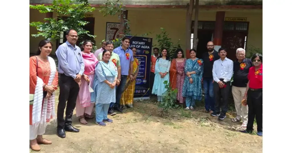 Agra Breaking: आगरा में रोटरी क्लब की बड़ी पहल, स्कूल को भेंट किया फर्नीचर रोटरी क्लब ऑफ आगरा, रोटरी क्लब आगरा, आगरा स्कूल समाचार, विद्यालय को फर्नीचर भेंट, स्कूल फर्नीचर वितरण, राजकीय मॉडल इंटर कॉलेज बीजामई, पंडित दीनदयाल उपाध्याय राजकीय मॉडल इंटर कॉलेज, बीजामई बरौली अहीर, बरौली अहीर आगरा, विद्यार्थियों को बेहतर शिक्षण सुविधा, शिक्षा के क्षेत्र में समाज सेवा, रोटरी क्लब शिक्षा परियोजना, सामुदायिक सेवा परियोजना, आगरा शिक्षा समाचार, डॉ मनोज वार्ष्णेय, डायट आगरा, जितेंद्र जैन रोटरी क्लब, विद्यालय में वृक्षारोपण, वन महोत्सव सप्ताह, पर्यावरण संरक्षण आगरा, छात्र सांस्कृतिक कार्यक्रम, योग प्रदर्शन विद्यालय, सरकारी स्कूल सुविधाएं, विद्यार्थियों के लिए फर्नीचर, आगरा ताजा खबर, आगरा लोकल न्यूज, आगरा हिंदी समाचार, शिक्षा समाचार उत्तर प्रदेश, Google Discover Hindi News, Agra Education News