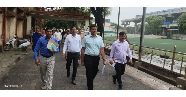 आगरा न्यूज, Agra News, डीएम मनीष बंसल, मनीष बंसल आगरा, एकलव्य स्पोर्ट्स स्टेडियम आगरा, एकलव्य स्टेडियम निरीक्षण, आगरा खेल समाचार, आगरा स्पोर्ट्स न्यूज, डीएम का औचक निरीक्षण, एकलव्य स्टेडियम विकास कार्य, शूटिंग रेंज आगरा, आगरा शूटिंग रेंज, हॉकी मैदान आगरा, ताइक्वांडो भवन आगरा, टेबल टेनिस हॉल आगरा, खेल सुविधाएं आगरा, आगरा स्टेडियम कायाकल्प, स्टेडियम निर्माण कार्य, निर्माण कार्यों की गुणवत्ता, आगरा जिला प्रशासन, खेल खिलाड़ियों की सुविधाएं, स्पोर्ट्स इंफ्रास्ट्रक्चर आगरा, एकलव्य स्पोर्ट्स स्टेडियम निर्माण, Agra Latest News, Agra Hindi News, Google Discover Hindi News