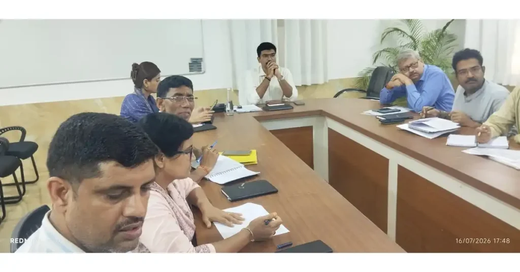 जीरो पावर्टी योजना, जीरो पावर्टी योजना आगरा, डीएम मनीष बंसल, मनीष बंसल आगरा, आगरा डीएम बैठक, आगरा प्रशासन, सरकारी योजनाएं आगरा, गरीब परिवार सरकारी योजना, प्रधानमंत्री आवास योजना, मुख्यमंत्री आवास योजना, राशन कार्ड योजना, आयुष्मान भारत योजना, जन आरोग्य योजना, गोल्डन कार्ड योजना, वृद्धावस्था पेंशन, विधवा पेंशन, दिव्यांग पेंशन, प्रधानमंत्री उज्ज्वला योजना, जल जीवन मिशन, किसान सम्मान निधि, श्रमिक कार्ड, शिक्षा अभियान आगरा, सरकारी लाभार्थी योजना, आगरा लेटेस्ट न्यूज, Agra News Hindi, Agra Administration News, Manish Bansal DM Agra, Zero Poverty Campaign, Zero Poverty Scheme Uttar Pradesh, Google Discover News Hindi, Hindi Dainik Samachar