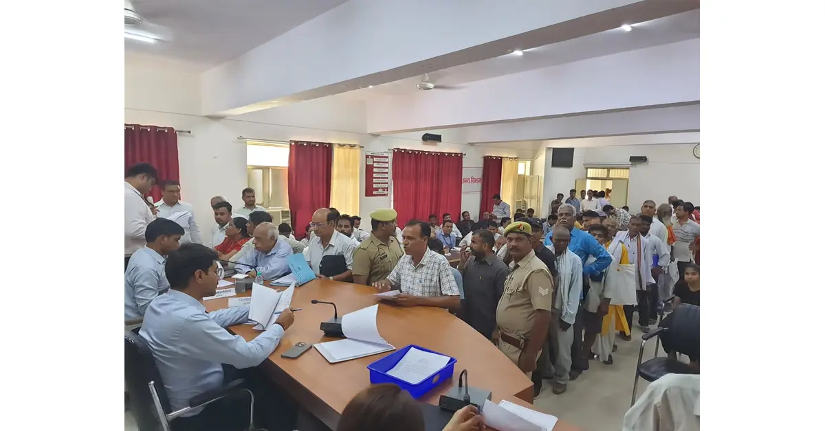आगरा न्यूज, Agra News, संपूर्ण समाधान दिवस, तहसील सदर आगरा, डीएम मनीष बंसल, मनीष बंसल आगरा, समाधान दिवस आगरा, जनसुनवाई आगरा, आगरा जिला प्रशासन, तहसील दिवस, जनता की शिकायतें, भूमि विवाद आगरा, राजस्व विभाग, पुलिस विभाग आगरा, नगर निगम आगरा, आगरा विकास प्राधिकरण, एडीए आगरा, टोरेंट पावर आगरा, बिजली शिकायत आगरा, राशन कार्ड शिकायत, पेंशन शिकायत, अतिक्रमण शिकायत, चकरोड निर्माण, नाली निर्माण, सरकारी शिकायत निस्तारण, जन शिकायत समाधान, Agra Latest News, Uttar Pradesh News, Google Discover Hindi News, हिंदी दैनिक समाचार