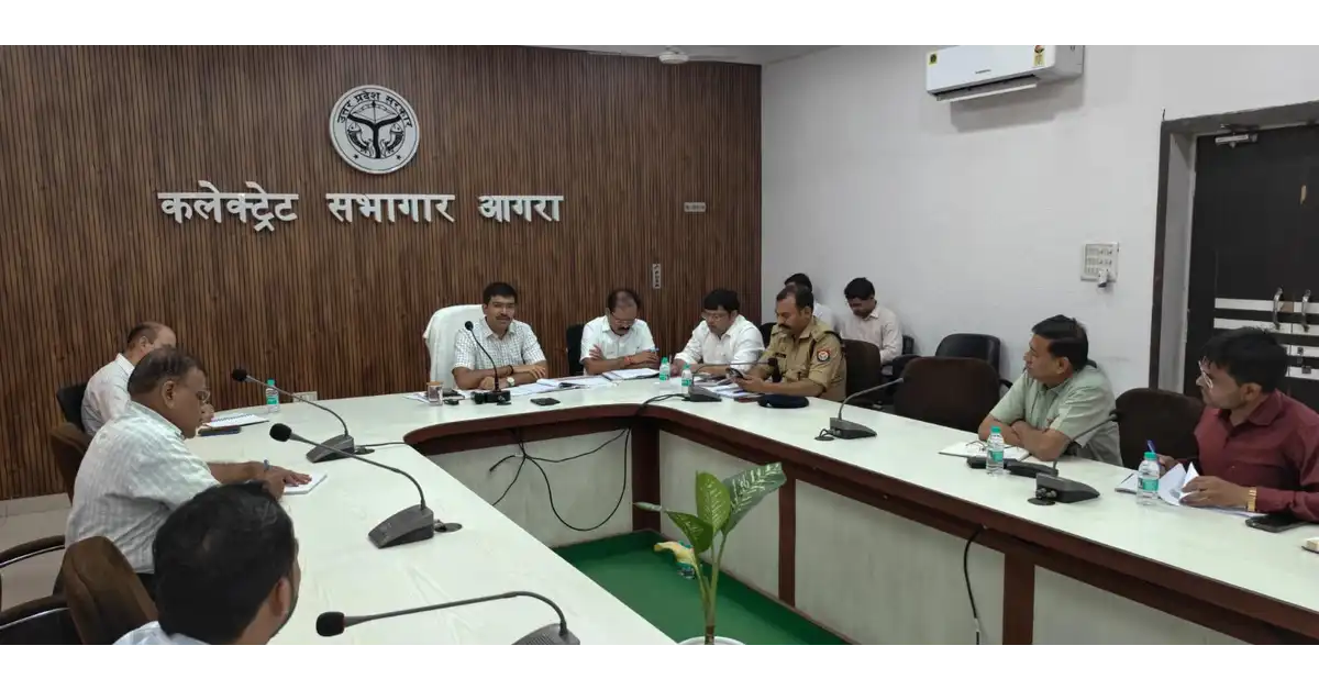 आगरा न्यूज, Agra News, श्रावण मास 2026, कांवड़ यात्रा 2026, डीएम मनीष बंसल, आगरा प्रशासन, कांवड़ यात्रा तैयारी, श्रावण मास समीक्षा बैठक, बटेश्वर धाम, बटेश्वर घाट, मनकामेश्वर मंदिर, कैलाश महादेव, राजेश्वर महादेव, पृथ्वीनाथ महादेव, बल्केश्वर महादेव, रावली महादेव, शिवालय आगरा, कांवड़ मार्ग, श्रद्धालु सुरक्षा, आगरा ट्रैफिक प्लान, स्वच्छता अभियान, स्वास्थ्य सेवाएं, विद्युत व्यवस्था, चेहल्लुम 2026, बारावफात 2026, Agra Kanwar Yatra News, Uttar Pradesh News, Google Discover Hindi News, हिंदी दैनिक समाचार