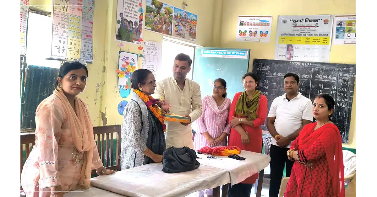 आगरा न्यूज, Agra News, समीना बेगम, शिक्षिका समीना बेगम, कंपोजिट विद्यालय नाई की मंडी, नाई की मंडी आगरा, शिक्षिका सेवानिवृत्ति, शिक्षक सम्मान समारोह, विद्यालय विदाई समारोह, पौधारोपण अभियान, पर्यावरण संरक्षण, आगरा शिक्षा समाचार, बेसिक शिक्षा विभाग, सरकारी विद्यालय आगरा, शिक्षक सम्मान, प्रेरणादायी समाचार, शिक्षा प्रेरणा, विद्यालय कार्यक्रम, 40 वर्ष की सेवा, स्वैच्छिक सेवानिवृत्ति, कर्ण सिंह धाकड़, श्रीराम धाकड़, सरकारी स्कूल न्यूज, Agra Education News, Teacher Retirement News, Tree Plantation News, School News Hindi, Google Discover Hindi News, Google News Hindi, हिंदी दैनिक समाचार