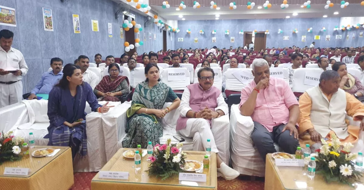 स्कूल चलो अभियान 2026, स्कूल चलो अभियान आगरा, School Chalo Abhiyan 2026, आगरा समाचार, आगरा न्यूज, Agra News, शिक्षा समाचार, उत्तर प्रदेश शिक्षा, बेसिक शिक्षा विभाग, प्रवेश उत्सव 2026, स्कूल नामांकन अभियान, मुख्यमंत्री योगी आदित्यनाथ, योगी आदित्यनाथ स्कूल चलो अभियान, प्रो एसपी सिंह बघेल, केंद्रीय मंत्री एसपी सिंह बघेल, डॉ जीएस धर्मेश, डॉ धर्मपाल सिंह, पुरुषोत्तम खंडेलवाल, भगवान सिंह कुशवाह, डॉ मंजू भदौरिया, प्रशांत पौनिया, प्रतिभा सिंह, डॉ राकेश कुमार सिंह, सरकारी स्कूल, निःशुल्क शिक्षा, मुफ्त पाठ्यपुस्तक वितरण, स्कूल बैग वितरण, स्टेशनरी वितरण, छात्र नामांकन, बाल शिक्षा, बेटी पढ़ाओ, गुणवत्तापूर्ण शिक्षा, शिक्षा अभियान, सरकारी विद्यालय, उत्तर प्रदेश स्कूल शिक्षा, प्राथमिक शिक्षा, माध्यमिक शिक्षा, निपुण भारत मिशन, शिक्षा विभाग आगरा, सरकारी योजनाएं, Google Discover News, Google News Hindi, Trending Education News, Hindi News Today, Agra Latest News, Uttar Pradesh News
