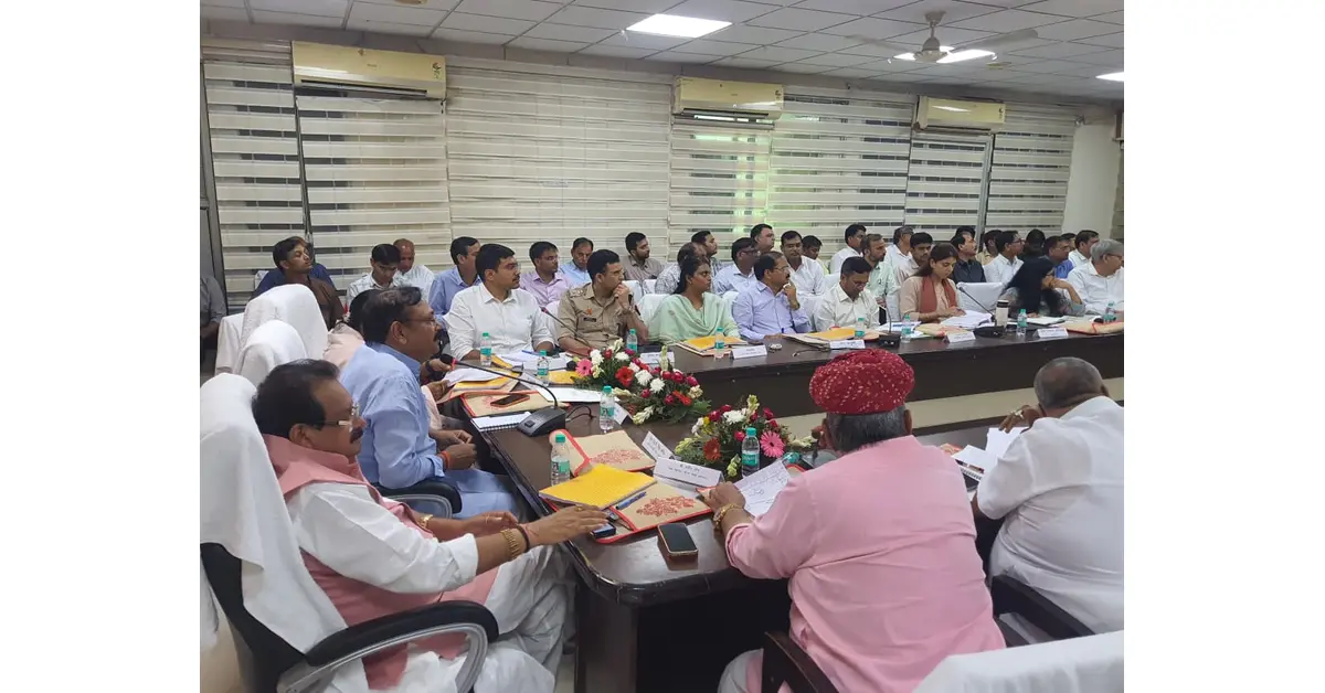 आगरा न्यूज, Agra News, दिशा समिति बैठक, जिला विकास समन्वय और निगरानी समिति, दिशा बैठक आगरा, सांसद राजकुमार चाहर, राजकुमार चाहर, केंद्रीय मंत्री एसपी सिंह बघेल, प्रो एसपी सिंह बघेल, डीएम मनीष बंसल, अंतरराष्ट्रीय स्टेडियम आगरा, आगरा इंटरनेशनल स्टेडियम, यमुना बैराज आगरा, किसान भवन आगरा, केंद्रीय विद्यालय आगरा, आगरा विकास परियोजना, आगरा इंफ्रास्ट्रक्चर, शहर का सौंदर्यीकरण, अतिक्रमण मुक्त सड़कें, पुरानी नहर प्रणाली, आगरा नहर पुनर्जीवन, जल जीवन मिशन आगरा, प्रधानमंत्री ग्राम सड़क योजना, आगरा विकास भवन, आगरा लेटेस्ट न्यूज, Fatehpur Sikri MP Rajkumar Chahar, Agra Development News, Uttar Pradesh News, Google Discover Hindi News, हिंदी दैनिक समाचार