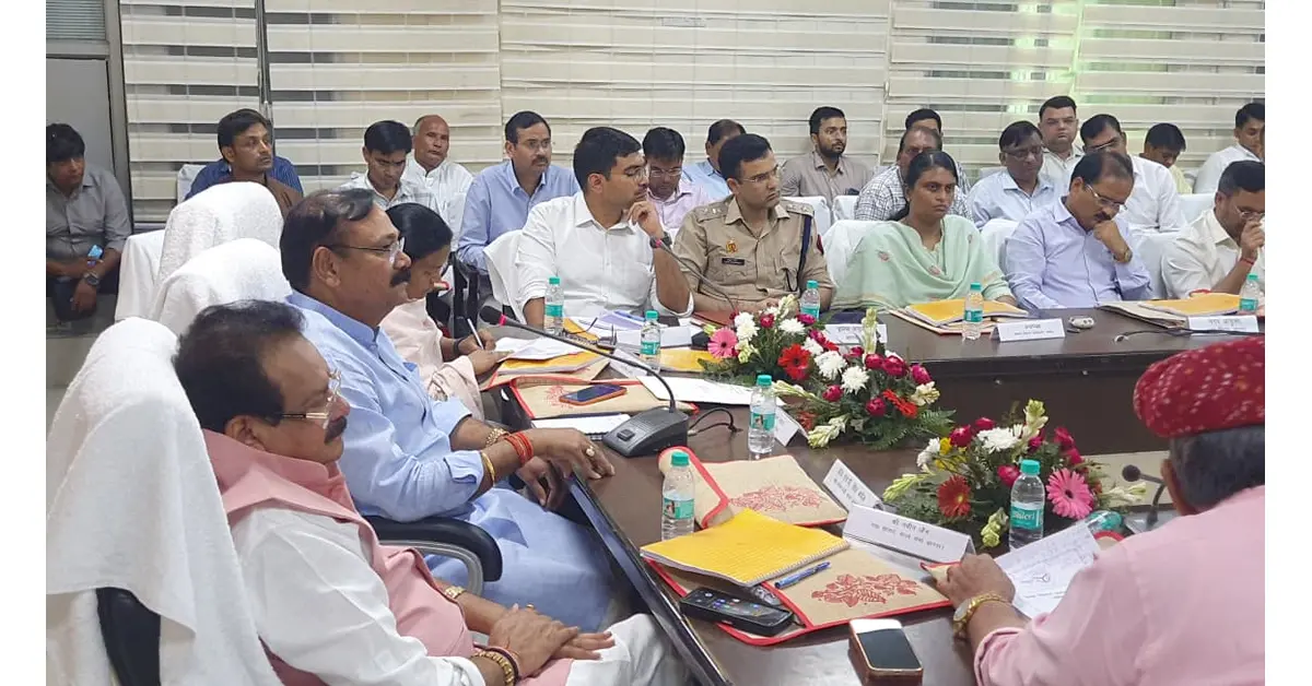 आगरा न्यूज, Agra News, दिशा समिति बैठक, जिला विकास समन्वय और निगरानी समिति, दिशा बैठक आगरा, सांसद राजकुमार चाहर, राजकुमार चाहर, केंद्रीय मंत्री एसपी सिंह बघेल, प्रो एसपी सिंह बघेल, डीएम मनीष बंसल, अंतरराष्ट्रीय स्टेडियम आगरा, आगरा इंटरनेशनल स्टेडियम, यमुना बैराज आगरा, किसान भवन आगरा, केंद्रीय विद्यालय आगरा, आगरा विकास परियोजना, आगरा इंफ्रास्ट्रक्चर, शहर का सौंदर्यीकरण, अतिक्रमण मुक्त सड़कें, पुरानी नहर प्रणाली, आगरा नहर पुनर्जीवन, जल जीवन मिशन आगरा, प्रधानमंत्री ग्राम सड़क योजना, आगरा विकास भवन, आगरा लेटेस्ट न्यूज, Fatehpur Sikri MP Rajkumar Chahar, Agra Development News, Uttar Pradesh News, Google Discover Hindi News, हिंदी दैनिक समाचार