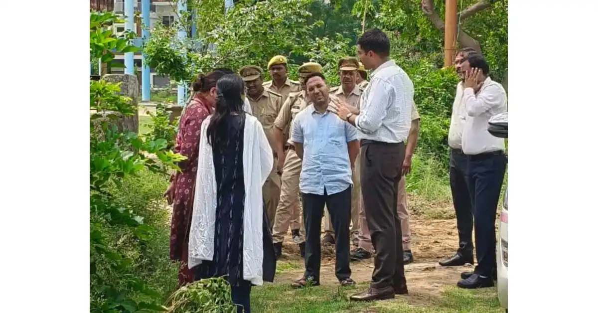 आगरा वृक्षारोपण महायज्ञ 2026, वृक्षारोपण महायज्ञ आगरा, डीएम मनीष बंसल, मनीष बंसल निरीक्षण, शास्त्रीपुरम डी ब्लॉक पार्क, आगरा पौधारोपण अभियान, 12 जुलाई वृक्षारोपण, उत्तर प्रदेश वृक्षारोपण अभियान, एक पेड़ मां के नाम, वन विभाग आगरा, 53.94 लाख पौधे, 19 लाख पौधे वन विभाग, पर्यावरण संरक्षण, आगरा पर्यावरण समाचार, आगरा जिला प्रशासन, सीडीओ प्रतिभा सिंह, प्रमुख सचिव डॉ हरिओम, एसपी सिंह बघेल, योगेंद्र उपाध्याय, हेमलता दिवाकर कुशवाह, जनसहभागिता अभियान, पौधारोपण कार्यक्रम, आगरा ताजा खबर, उत्तर प्रदेश न्यूज, पर्यावरण अभियान, गूगल डिस्कवर हिंदी न्यूज, आगरा ब्रेकिंग न्यूज, सरकारी योजना उत्तर प्रदेश, हरित उत्तर प्रदेश, वृक्षारोपण समाचार