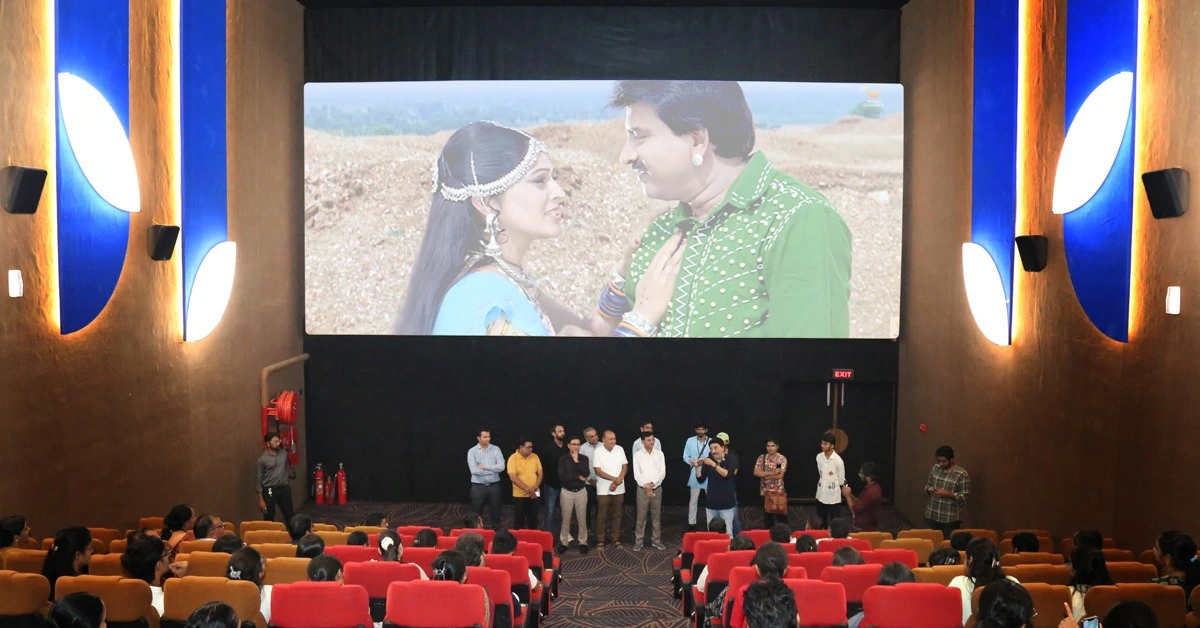 गुजराती फिल्म, गुजराती सिनेमा, मैं तो पलवड़े बांधी प्रीत, Mai To Palavde Bandhi Preet, जशवंत गांगाणी, राज गांगाणी, हितेन कुमार, राजलक्ष्मी, गुजराती क्लासिक फिल्म, गुजराती मूवी 2026, 4K HD रेस्टोरेशन, देवलो जीवली प्रेम कहानी, सौराष्ट्र संस्कृति, पारिवारिक मूल्य, भारतीय संस्कृति, गौमाता पर आधारित फिल्म, पशु प्रेम, भावनात्मक फिल्म, गुजराती सुपरहिट फिल्म, नरेंद्र मोदी सम्मानित फिल्म, गुजरात राज्य सरकार पुरस्कार, Gujarati Cinema News, Gujarati Movie News, Hiten Kumar, Gujarati Classic Movie, Gujarati Film Re Release, Entertainment News Hindi, Google Discover Hindi News, हिंदी दैनिक समाचार