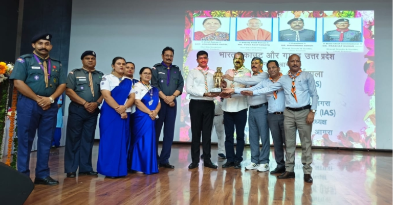 आगरा के हर विद्यालय में सक्रिय होगी स्काउट-गाइड यूनिट, 312 प्रधानाचार्यों की कार्यशाला में DM मनीष बंसल ने दिए निर्देश