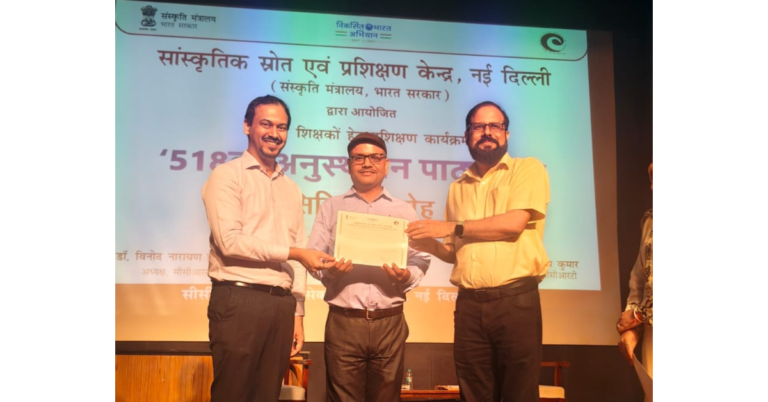 नई दिल्ली में गूंजी आगरा की संस्कृति, अजय कुमार शर्मा ने नौटंकी और लट्ठमार होली से मोहा मन