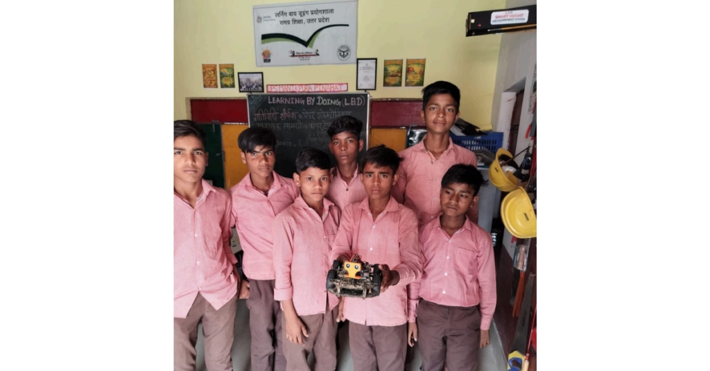 आगरा के मानिकपुरा स्कूल में Learning by Doing से बच्चे सीख रहे विज्ञान आगरा न्यूज, Agra News, आगरा शिक्षा समाचार, पिनाहट शिक्षा समाचार, मानिकपुरा विद्यालय, उच्च प्राथमिक विद्यालय मानिकपुरा, मानिकपुरा स्कूल आगरा, Learning by Doing, लर्निंग बाय डूइंग, गतिविधि आधारित शिक्षण, गतिविधि आधारित विज्ञान शिक्षा, विज्ञान शिक्षा आगरा, बच्चों में वैज्ञानिक सोच, विज्ञान में नवाचार, छात्र नवाचार, स्कूल में विज्ञान प्रयोगशाला, विज्ञान प्रयोगशाला आगरा, स्मार्ट मॉडल स्कूल, बच्चों के विज्ञान मॉडल, छात्र विज्ञान मॉडल, रोबोट मॉडल, बाधा से बचने वाला रोबोट, आवाज से नियंत्रित कार, स्मार्ट पार्किंग मॉडल, स्वचालित कूड़ेदान, स्वचालित टोल गेट, जल आधारित खेती, सौर ऊर्जा मॉडल, इलेक्ट्रॉनिक सर्किट, सेंसर आधारित मॉडल, विज्ञान प्रयोग, मिट्टी परीक्षण, जल परीक्षण, वर्मी कम्पोस्ट, गतिविधि आधारित विज्ञान प्रयोगशाला, विद्यार्थी केंद्रित शिक्षा, प्रयोगात्मक शिक्षा, व्यावहारिक विज्ञान शिक्षा, नवाचार आधारित शिक्षा, बच्चों में रचनात्मकता, बच्चों में तार्किक सोच, समस्या समाधान कौशल, वैज्ञानिक दृष्टिकोण, स्कूल नवाचार आगरा, प्रमोद सागर शिक्षक, पिनाहट ब्लॉक आगरा, बेसिक शिक्षा विभाग आगरा, प्राथमिक शिक्षा में नवाचार, विज्ञान शिक्षण में नवाचार, छात्र प्रतिभा आगरा, सरकारी स्कूल में नवाचार, सरकारी स्कूल विज्ञान मॉडल, उत्तर प्रदेश शिक्षा समाचार, Uttar Pradesh Education News, Agra Education News, Learning by Doing Education, Science Innovation in Schools, Student Innovation, Google Discover Hindi News, Hindi Dainik Samachar