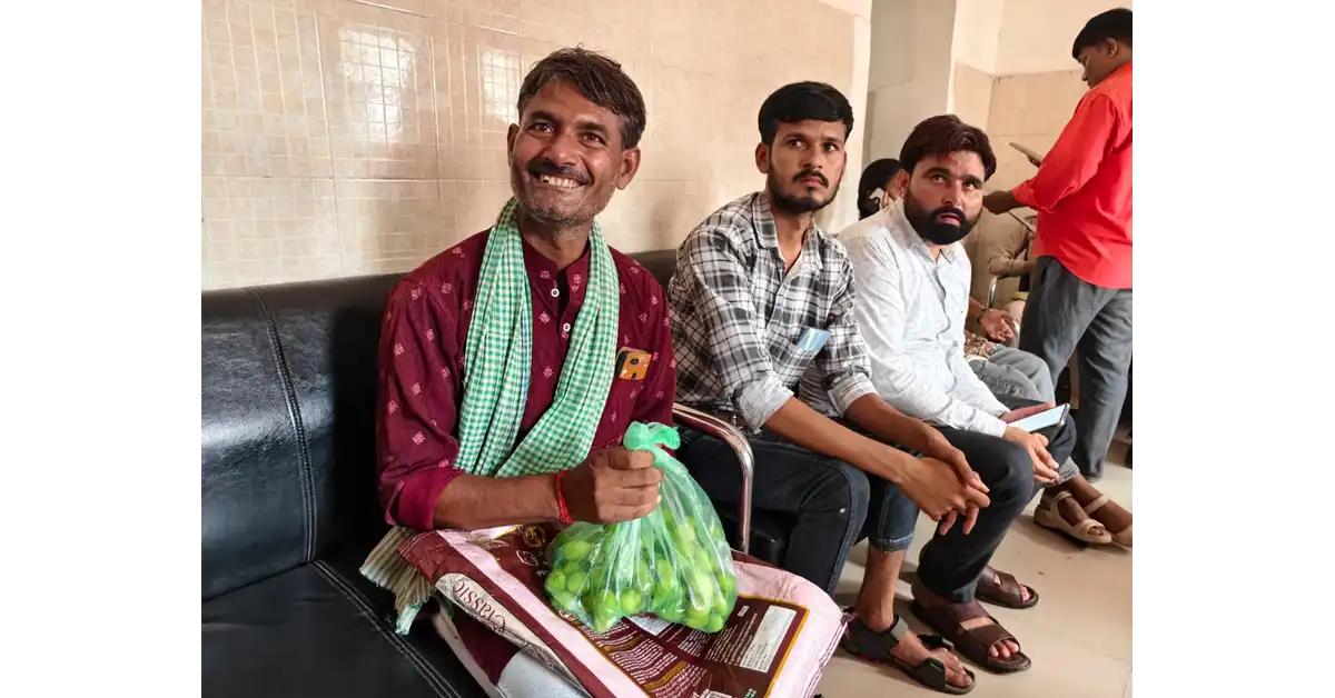 साहब, पैमाइश हो गई, आगरा न्यूज, Agra News, मनीष बंसल, जिलाधिकारी मनीष बंसल, आगरा डीएम, जनता दर्शन आगरा, भूमि पैमाइश, किसान की शिकायत, बाह तहसील, बसई अरेला, किसान रामप्रकाश, जंगली ककोड़ा, ककोड़ा लेकर डीएम के पास पहुंचा किसान, भूमि विवाद, राजस्व विभाग आगरा, चकरोड अतिक्रमण, जनसुनवाई, तहसील समाधान दिवस, किसान समाचार, उत्तर प्रदेश समाचार, आगरा प्रशासन, राजस्व निरीक्षक, लेखपाल, भूमि पैमाइश आगरा, DM Manish Bansal, Agra DM News, Agra Administration, Land Measurement News, Farmer News India, Google Discover Hindi News, हिंदी दैनिक समाचार