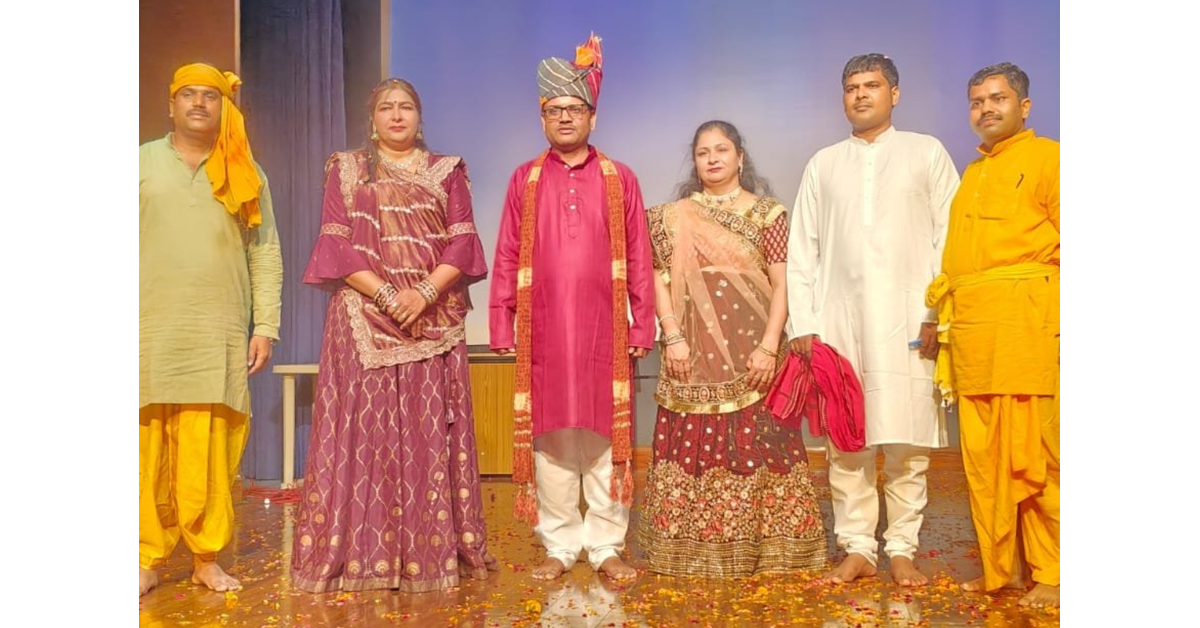नई दिल्ली में गूंजी आगरा की संस्कृति, अजय कुमार शर्मा ने नौटंकी और लट्ठमार होली से मोहा मन