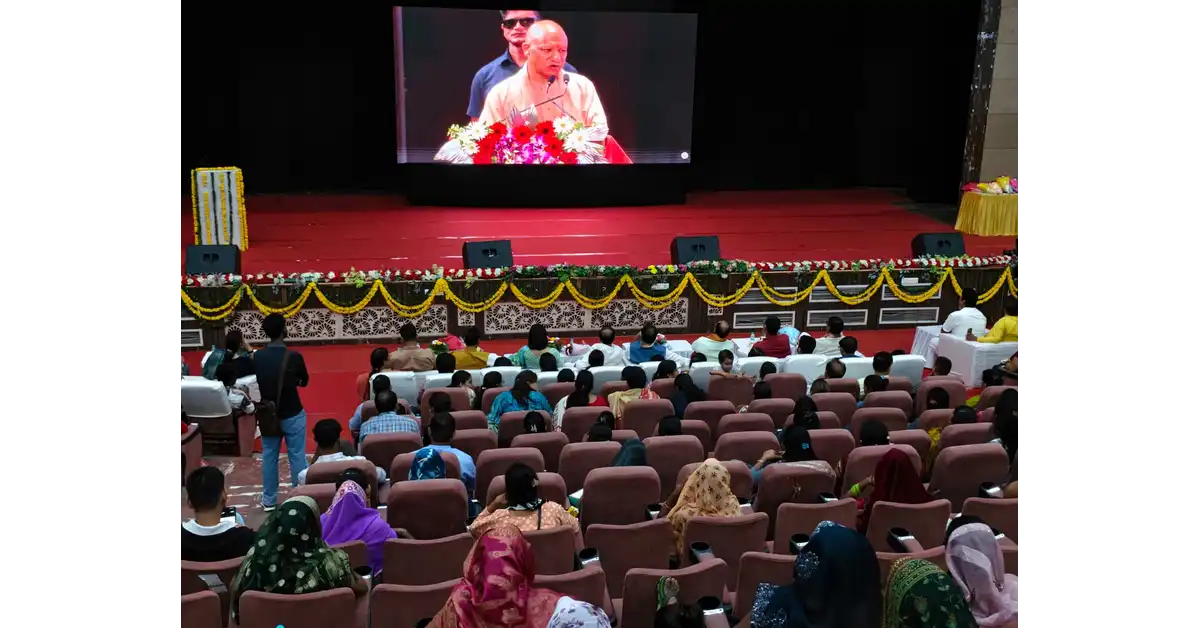 रक्षाबंधन 2026, रक्षाबंधन पर मुफ्त बस यात्रा, महिलाओं के लिए मुफ्त बस यात्रा, महिलाओं की निःशुल्क बस यात्रा, योगी सरकार की योजना, मुख्यमंत्री योगी आदित्यनाथ, लोकमाता अहिल्याबाई मातृशक्ति यात्रा, अहिल्याबाई मातृशक्ति यात्रा, 60 वर्ष से अधिक महिलाओं के लिए मुफ्त यात्रा, वरिष्ठ महिलाओं की मुफ्त बस यात्रा, रक्षाबंधन फ्री बस सेवा, यूपी रोडवेज मुफ्त यात्रा, उत्तर प्रदेश रोडवेज, यूपी में महिलाओं की मुफ्त बस यात्रा, 27 अगस्त से 29 अगस्त मुफ्त यात्रा, रक्षाबंधन बस सेवा 2026, आगरा न्यूज, आगरा में मुफ्त बस यात्रा, आगरा रक्षाबंधन समाचार, सूरसदन आगरा, प्रो एसपी सिंह बघेल, योगेंद्र उपाध्याय, जिलाधिकारी मनीष बंसल, महिला सम्मान योजना, महिला सुरक्षा उत्तर प्रदेश, मातृशक्ति योजना, अहिल्याबाई होल्कर, उत्तर प्रदेश सरकार की नई योजना, रक्षाबंधन सरकारी योजना, महिलाओं के लिए सरकारी योजना, महिला कल्याण योजना, वरिष्ठ नागरिक महिला सुविधा, Agra News, Raksha Bandhan 2026, Free Bus Travel Women UP, Yogi Adityanath, Lokmata Ahilyabai Matrushakti Yatra, UP Roadways Free Bus Service, Google Discover Hindi News, Hindi Dainik Samachar
