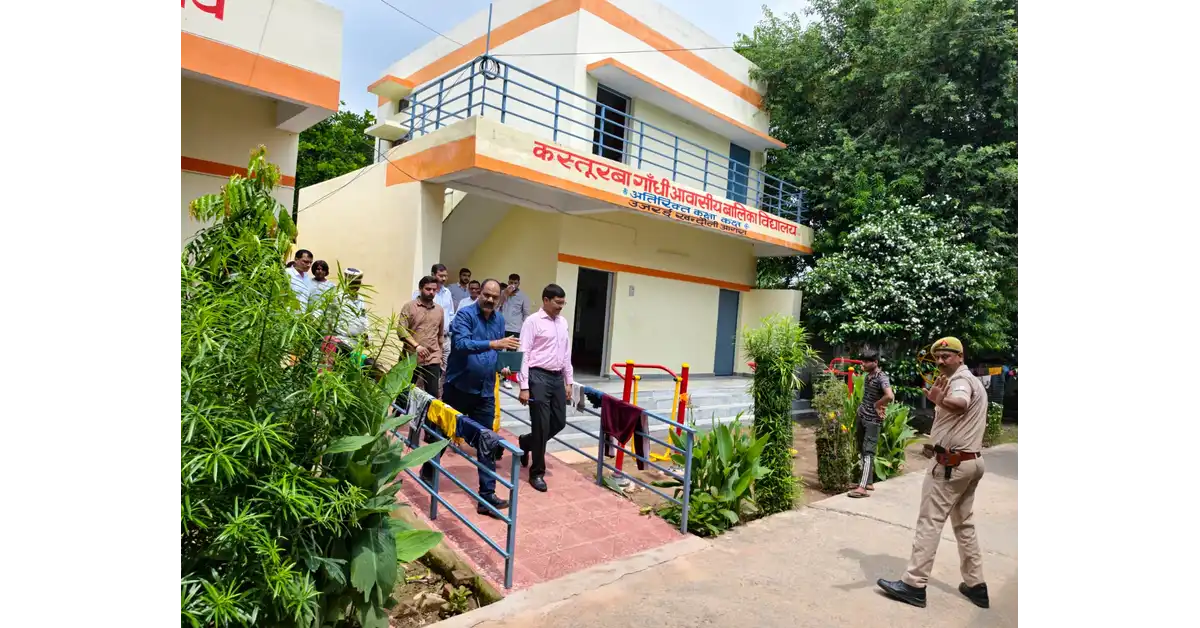 आगरा न्यूज, Agra News, DM मनीष बंसल, जिलाधिकारी मनीष बंसल, मनीष बंसल निरीक्षण, खंदौली न्यूज, खंदौली आगरा, कस्तूरबा गांधी आवासीय बालिका विद्यालय, कस्तूरबा गांधी विद्यालय आगरा, कस्तूरबा विद्यालय खंदौली, उजरई विद्यालय, कंपोजिट विद्यालय उजरई, कस्तूरबा विद्यालय निरीक्षण, आगरा शिक्षा समाचार, बेसिक शिक्षा विभाग आगरा, जिला बेसिक शिक्षा अधिकारी आगरा, डॉ राकेश कुमार सिंह, डिजिटल शिक्षा, स्मार्ट क्लासरूम, कंप्यूटर लैब, CSR फंड शिक्षा, 13 कस्तूरबा विद्यालय, बालिका शिक्षा आगरा, छात्राओं की शिक्षा, छात्राओं की सुरक्षा, मिड डे मील निरीक्षण, स्कूल निरीक्षण आगरा, HPV वैक्सीनेशन, छात्राओं का स्वास्थ्य, गुणवत्तापूर्ण शिक्षा, कस्तूरबा विद्यालय सुविधाएं, सरकारी स्कूल आगरा, खंदौली ब्लॉक शिक्षा, उत्तर प्रदेश शिक्षा समाचार, Kasturba Gandhi Residential Girls School, Agra Education News, DM Agra News, School Inspection Agra, Google Discover Hindi News, Hindi Dainik Samachar