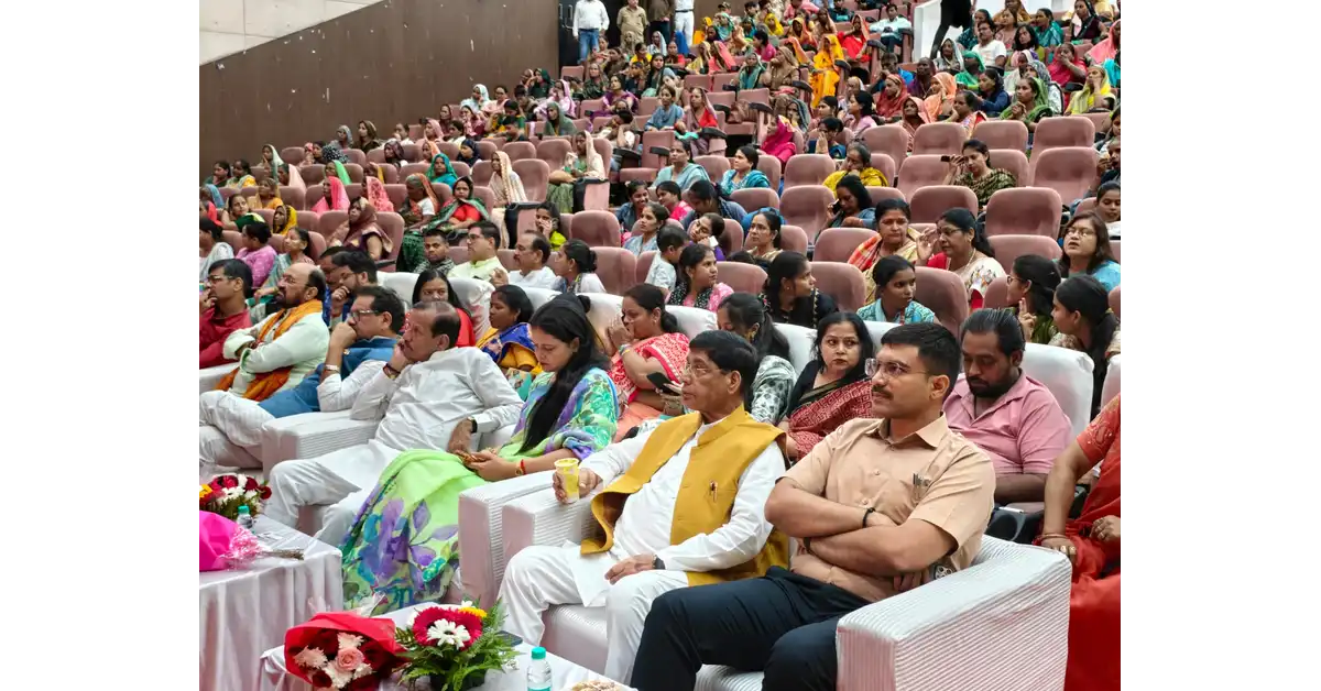 रक्षाबंधन 2026, रक्षाबंधन पर मुफ्त बस यात्रा, महिलाओं के लिए मुफ्त बस यात्रा, महिलाओं की निःशुल्क बस यात्रा, योगी सरकार की योजना, मुख्यमंत्री योगी आदित्यनाथ, लोकमाता अहिल्याबाई मातृशक्ति यात्रा, अहिल्याबाई मातृशक्ति यात्रा, 60 वर्ष से अधिक महिलाओं के लिए मुफ्त यात्रा, वरिष्ठ महिलाओं की मुफ्त बस यात्रा, रक्षाबंधन फ्री बस सेवा, यूपी रोडवेज मुफ्त यात्रा, उत्तर प्रदेश रोडवेज, यूपी में महिलाओं की मुफ्त बस यात्रा, 27 अगस्त से 29 अगस्त मुफ्त यात्रा, रक्षाबंधन बस सेवा 2026, आगरा न्यूज, आगरा में मुफ्त बस यात्रा, आगरा रक्षाबंधन समाचार, सूरसदन आगरा, प्रो एसपी सिंह बघेल, योगेंद्र उपाध्याय, जिलाधिकारी मनीष बंसल, महिला सम्मान योजना, महिला सुरक्षा उत्तर प्रदेश, मातृशक्ति योजना, अहिल्याबाई होल्कर, उत्तर प्रदेश सरकार की नई योजना, रक्षाबंधन सरकारी योजना, महिलाओं के लिए सरकारी योजना, महिला कल्याण योजना, वरिष्ठ नागरिक महिला सुविधा, Agra News, Raksha Bandhan 2026, Free Bus Travel Women UP, Yogi Adityanath, Lokmata Ahilyabai Matrushakti Yatra, UP Roadways Free Bus Service, Google Discover Hindi News, Hindi Dainik Samachar