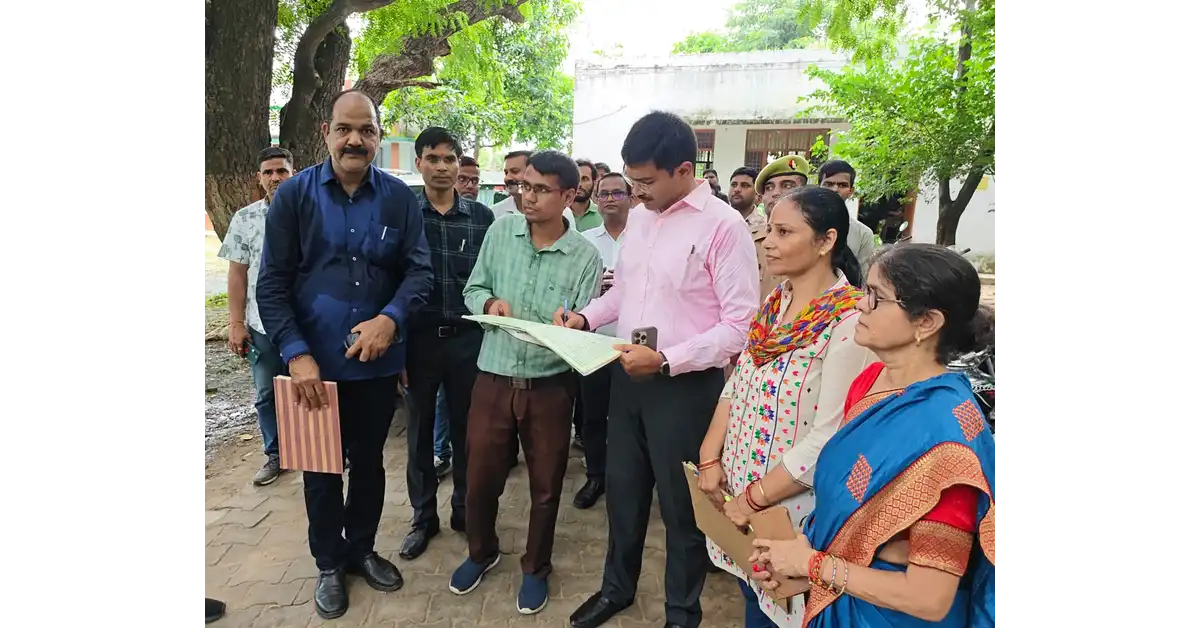 आगरा न्यूज, Agra News, DM मनीष बंसल, जिलाधिकारी मनीष बंसल, मनीष बंसल निरीक्षण, खंदौली न्यूज, खंदौली आगरा, कस्तूरबा गांधी आवासीय बालिका विद्यालय, कस्तूरबा गांधी विद्यालय आगरा, कस्तूरबा विद्यालय खंदौली, उजरई विद्यालय, कंपोजिट विद्यालय उजरई, कस्तूरबा विद्यालय निरीक्षण, आगरा शिक्षा समाचार, बेसिक शिक्षा विभाग आगरा, जिला बेसिक शिक्षा अधिकारी आगरा, डॉ राकेश कुमार सिंह, डिजिटल शिक्षा, स्मार्ट क्लासरूम, कंप्यूटर लैब, CSR फंड शिक्षा, 13 कस्तूरबा विद्यालय, बालिका शिक्षा आगरा, छात्राओं की शिक्षा, छात्राओं की सुरक्षा, मिड डे मील निरीक्षण, स्कूल निरीक्षण आगरा, HPV वैक्सीनेशन, छात्राओं का स्वास्थ्य, गुणवत्तापूर्ण शिक्षा, कस्तूरबा विद्यालय सुविधाएं, सरकारी स्कूल आगरा, खंदौली ब्लॉक शिक्षा, उत्तर प्रदेश शिक्षा समाचार, Kasturba Gandhi Residential Girls School, Agra Education News, DM Agra News, School Inspection Agra, Google Discover Hindi News, Hindi Dainik Samachar