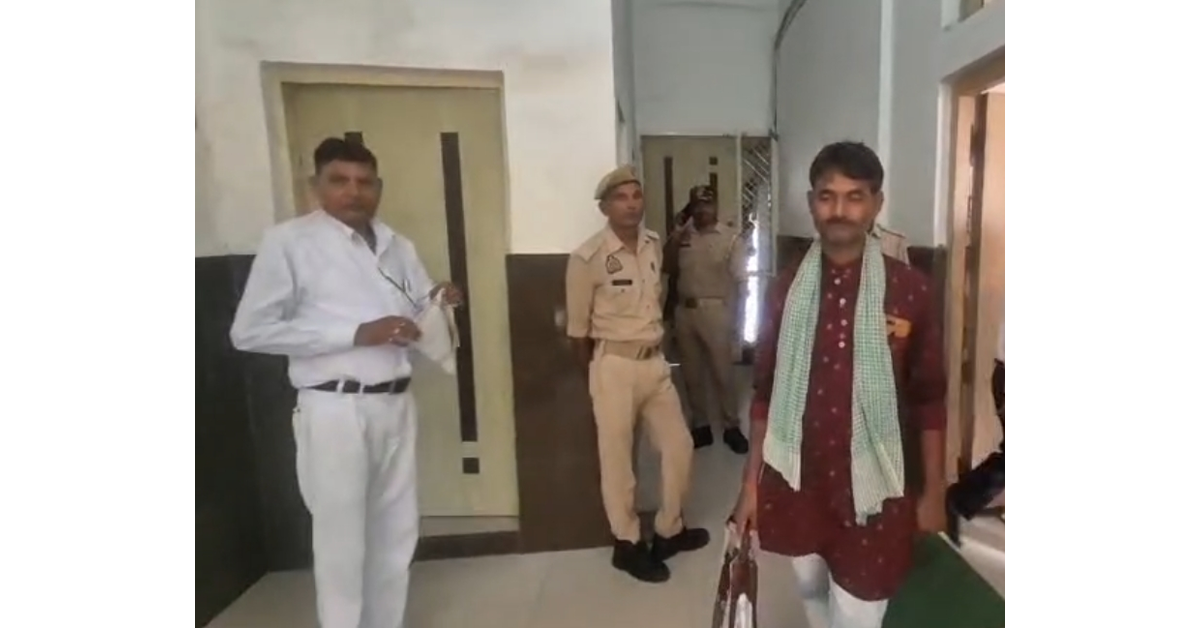 साहब, पैमाइश हो गई, आगरा न्यूज, Agra News, मनीष बंसल, जिलाधिकारी मनीष बंसल, आगरा डीएम, जनता दर्शन आगरा, भूमि पैमाइश, किसान की शिकायत, बाह तहसील, बसई अरेला, किसान रामप्रकाश, जंगली ककोड़ा, ककोड़ा लेकर डीएम के पास पहुंचा किसान, भूमि विवाद, राजस्व विभाग आगरा, चकरोड अतिक्रमण, जनसुनवाई, तहसील समाधान दिवस, किसान समाचार, उत्तर प्रदेश समाचार, आगरा प्रशासन, राजस्व निरीक्षक, लेखपाल, भूमि पैमाइश आगरा, DM Manish Bansal, Agra DM News, Agra Administration, Land Measurement News, Farmer News India, Google Discover Hindi News, हिंदी दैनिक समाचार
